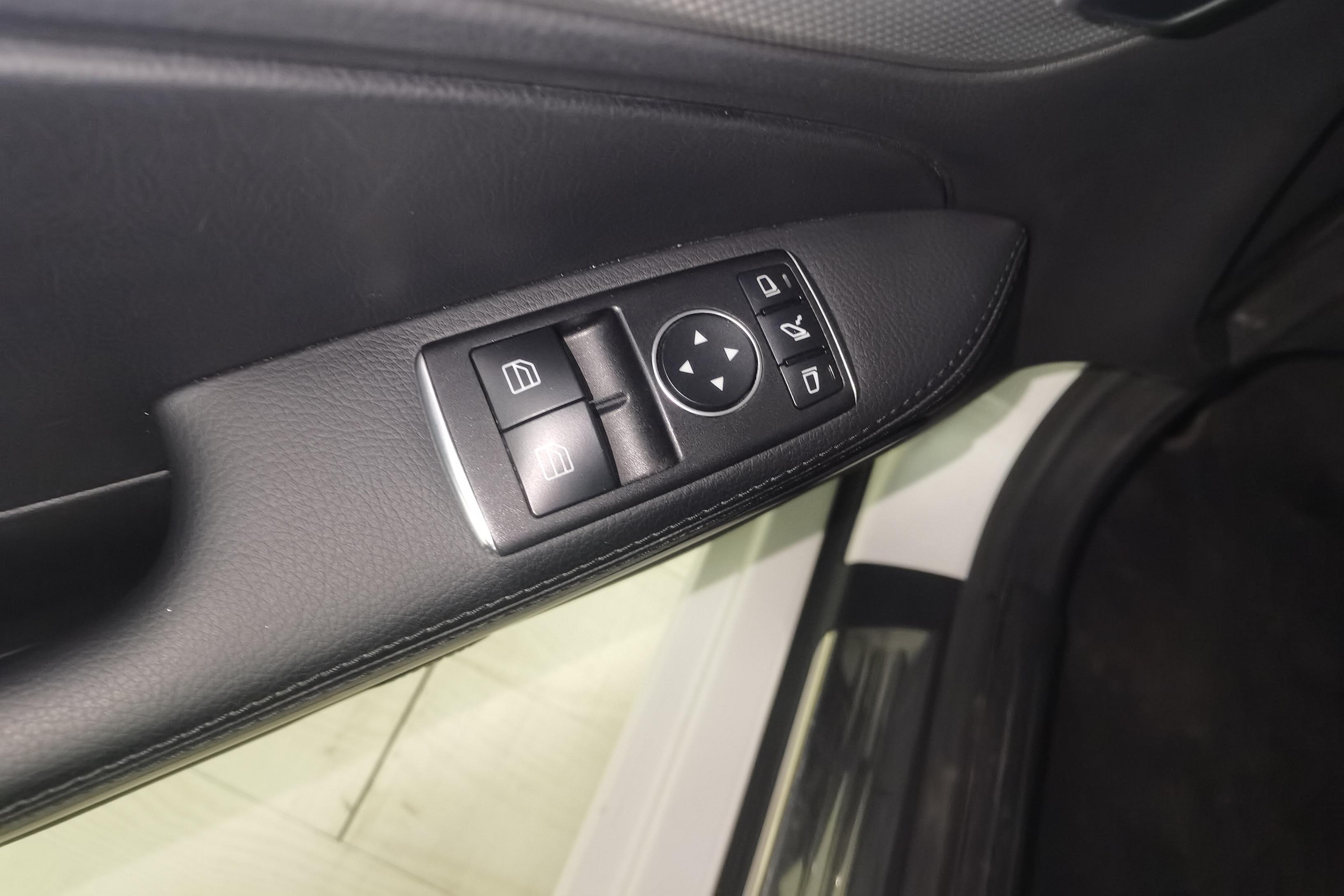 Mercedes-Benz SLC Class 2019 car image #22