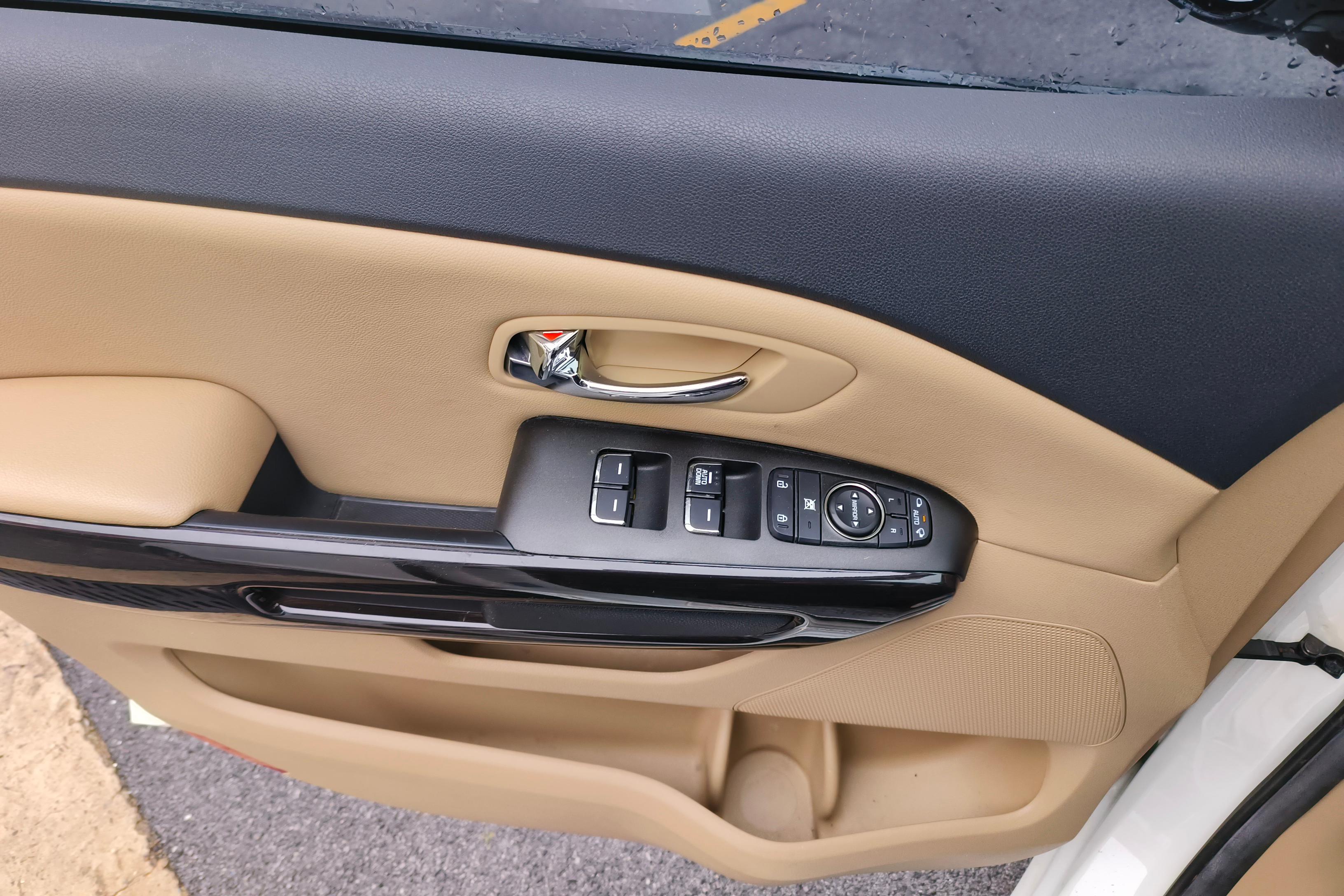 Kia Carnival 2016 immagine di auto #22