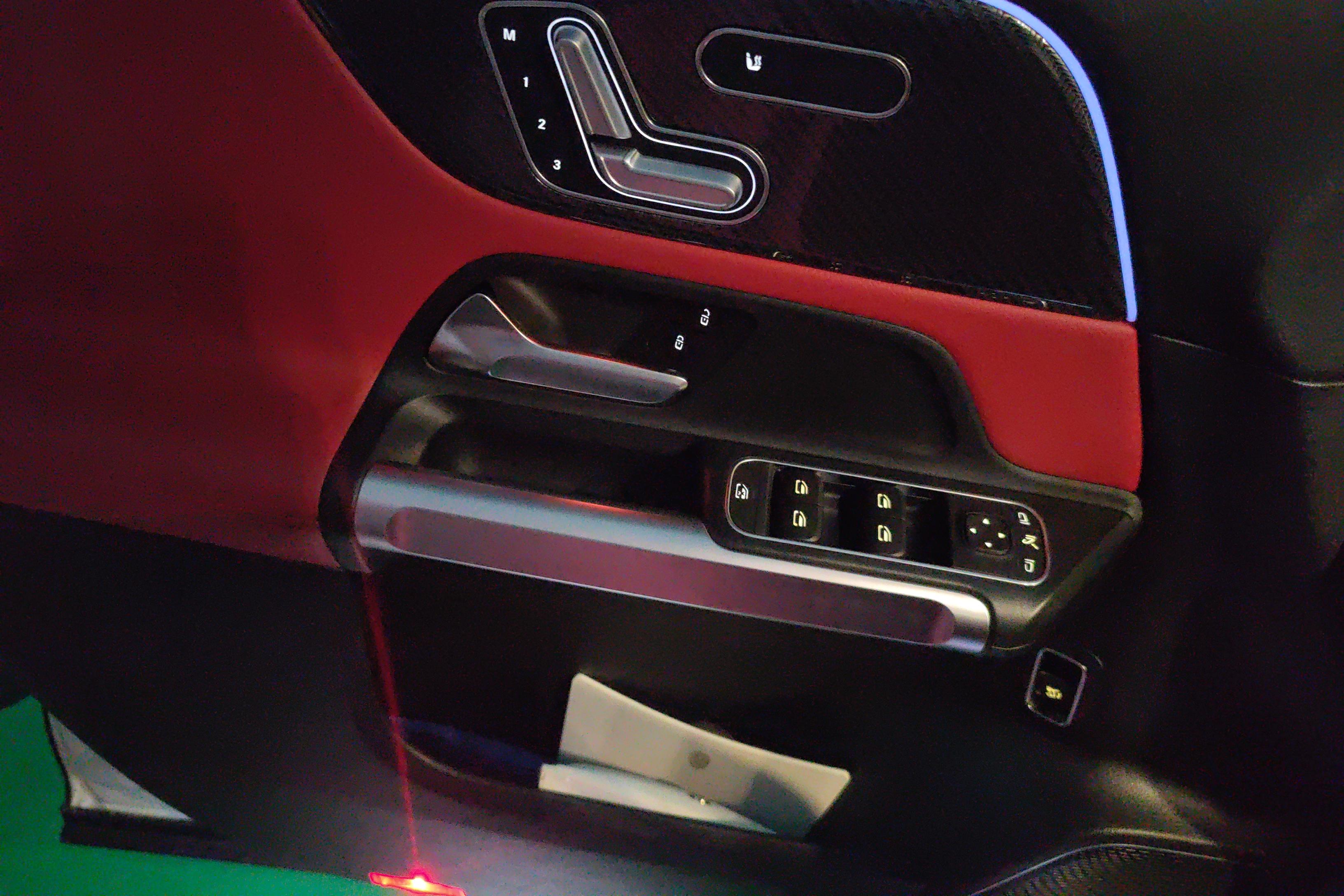 Mercedes-Benz GLB AMG 2022 immagine di auto #22