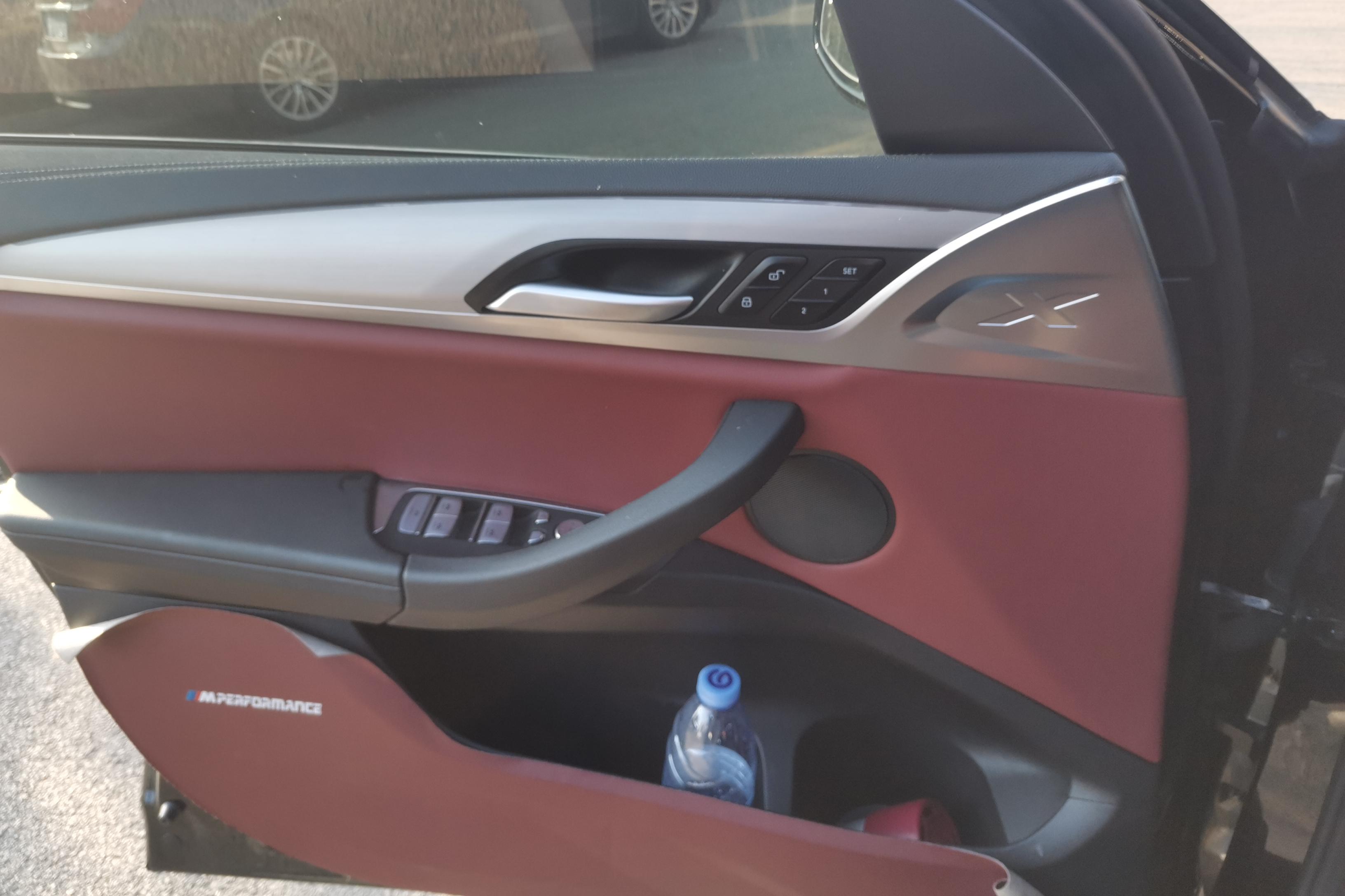 BMW X4 M40i 2023 immagine di auto #22