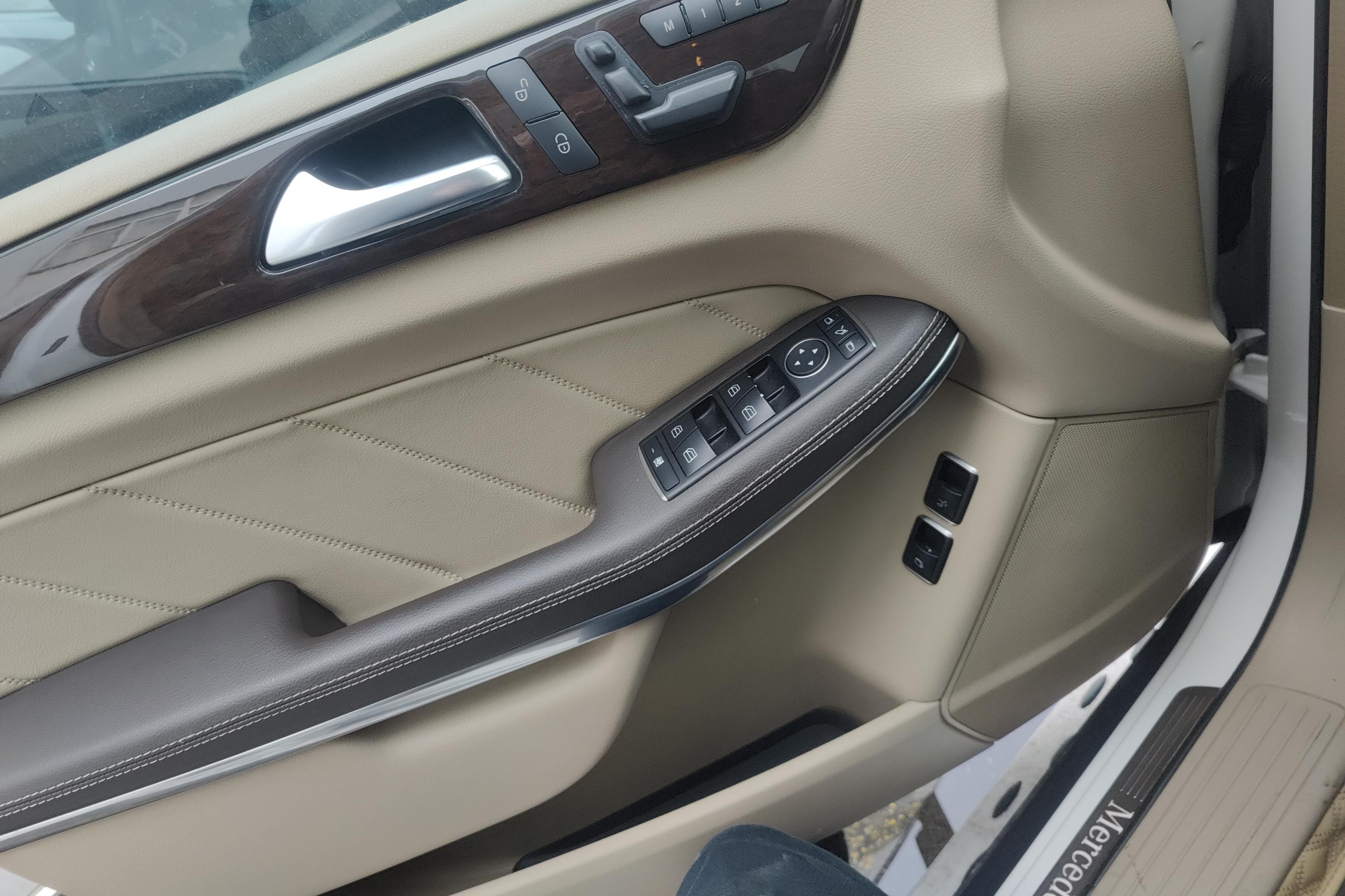 Mercedes-Benz GL Class 2015 car image #22