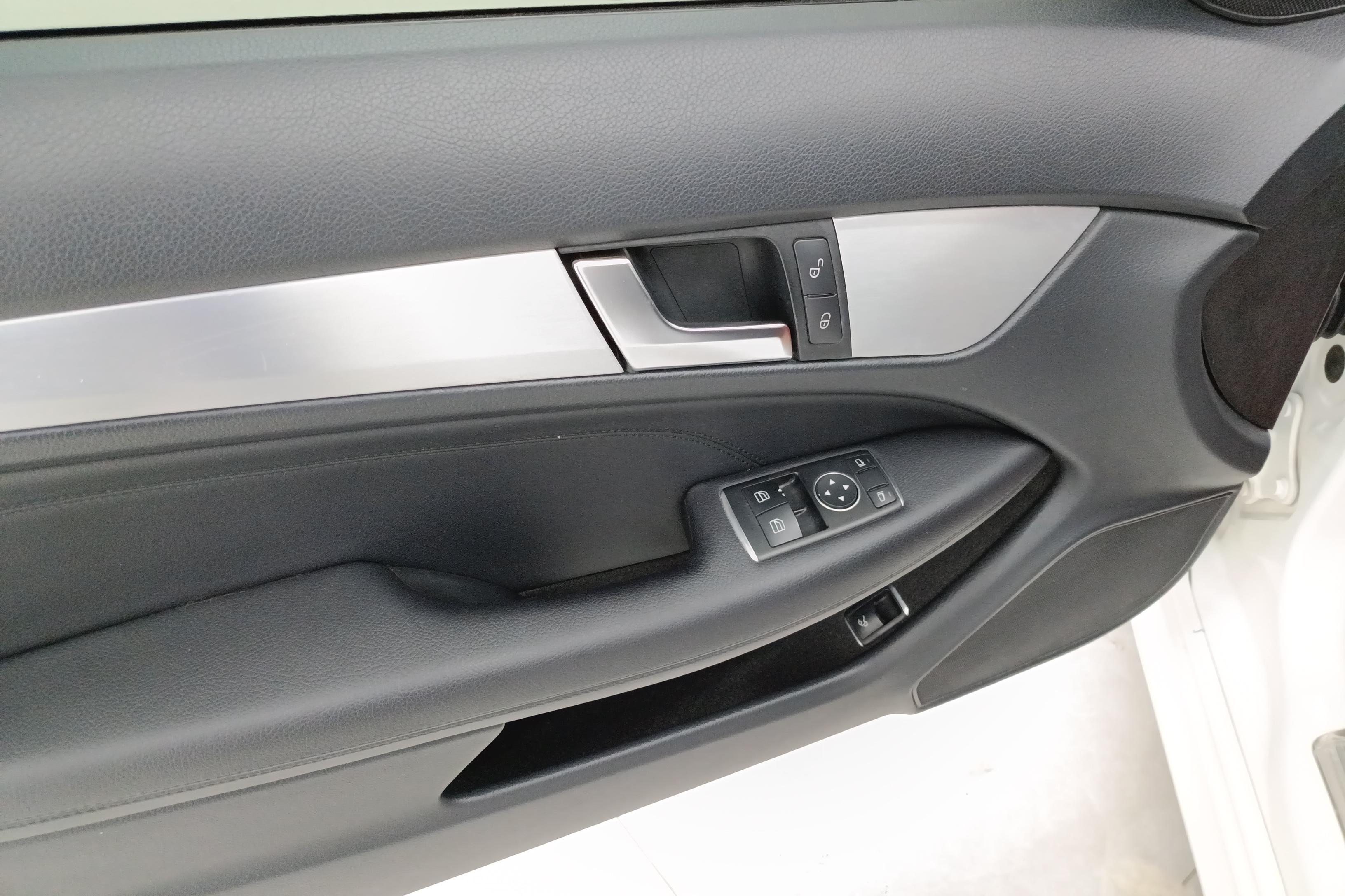 Mercedes-Benz C Class (Imported) 2015 #22 Mercedes-Benz C Class (Imported) 2015 car image #22