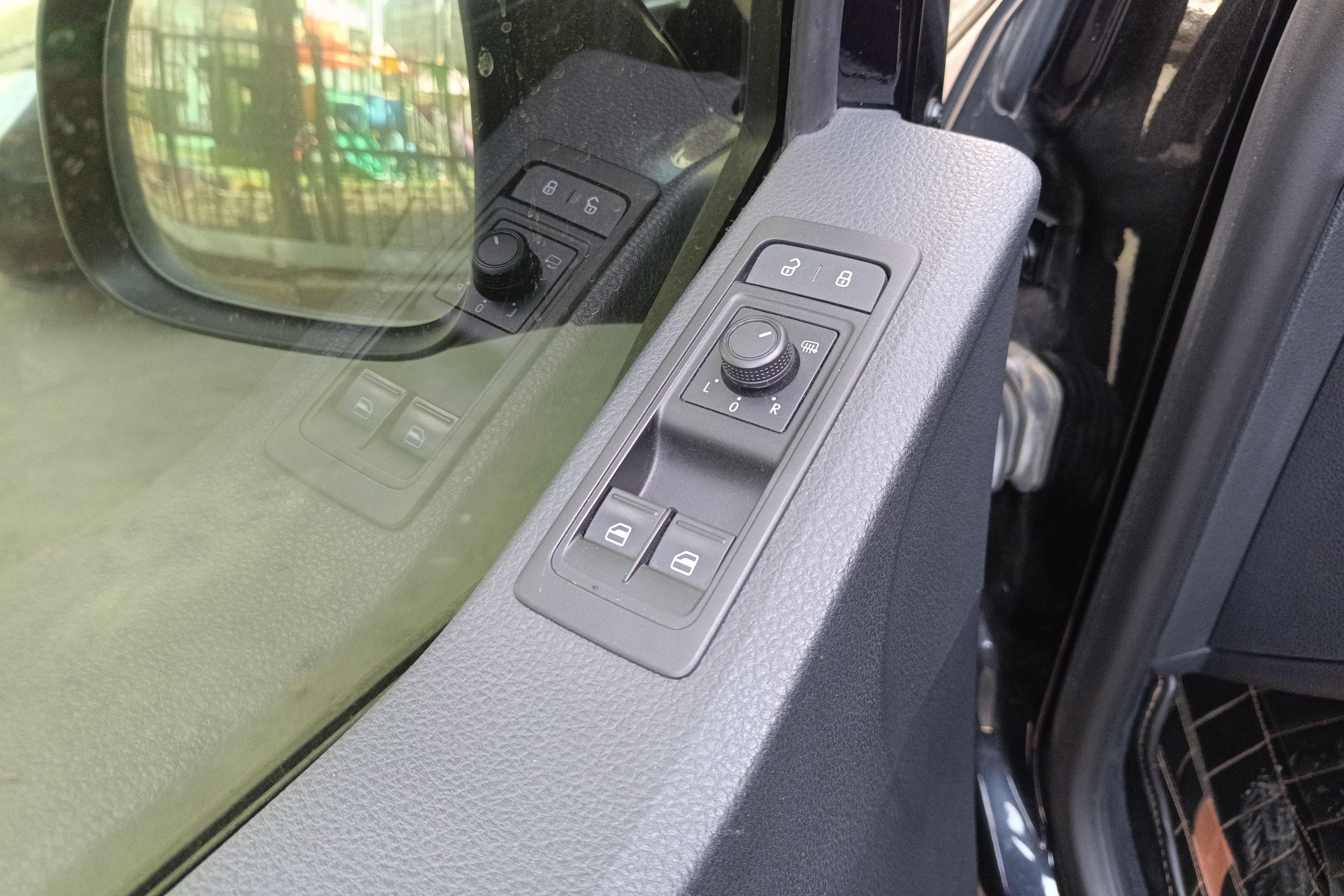 Volkswagen Caravelle 2016 immagine di auto #22