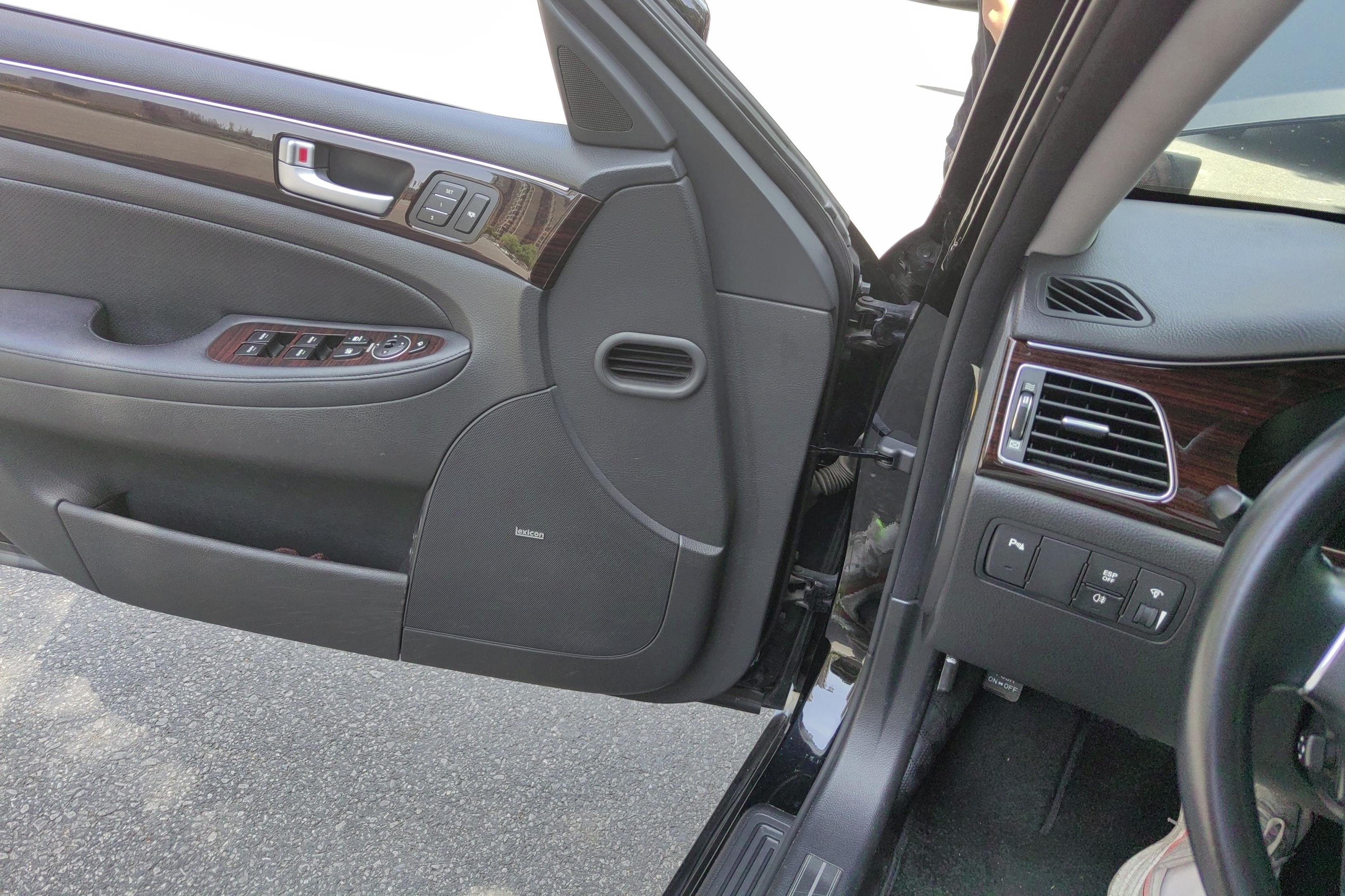 Hyundai Rohens 2014 car image #22