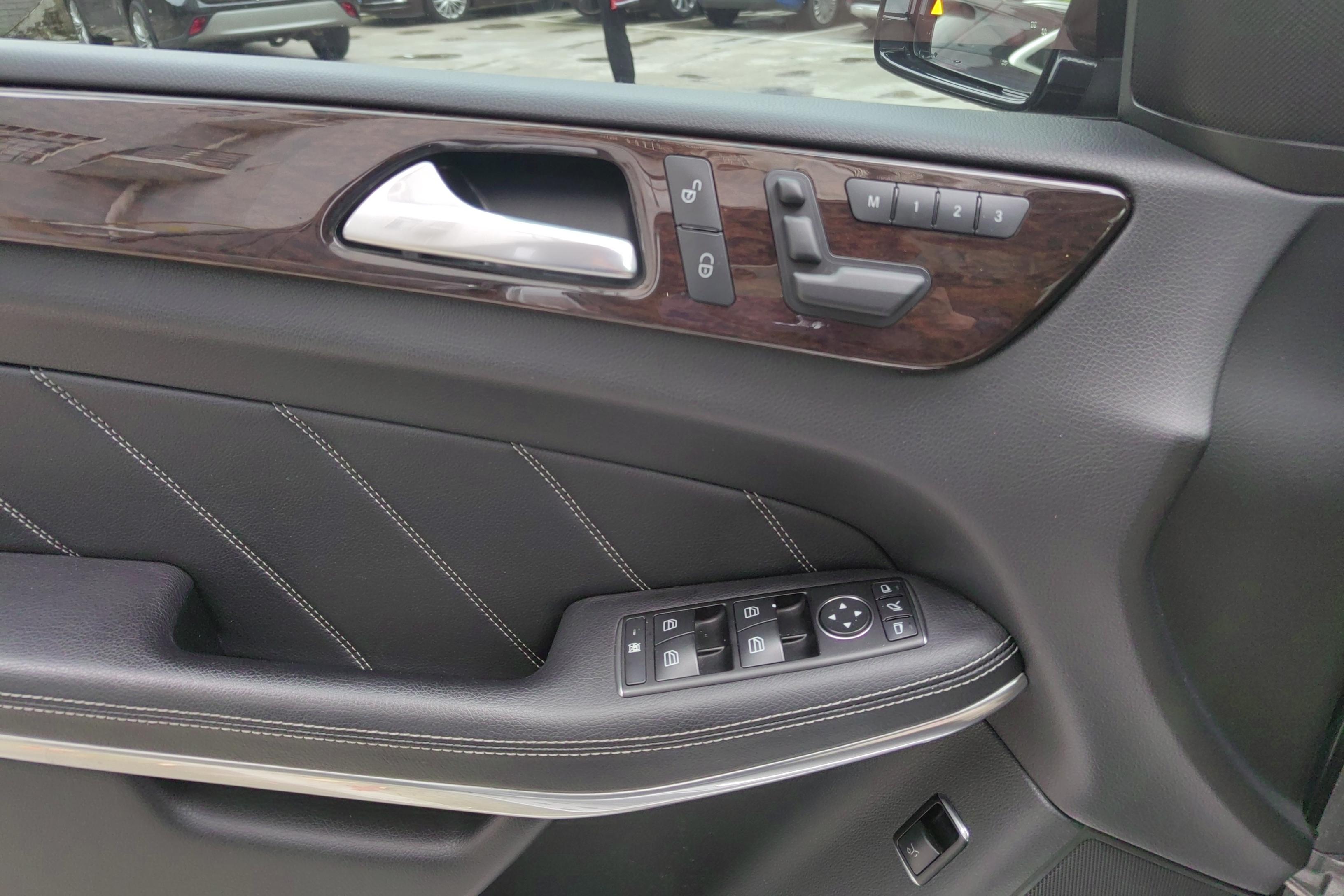 Mercedes-Benz GL Class 2015 car image #22