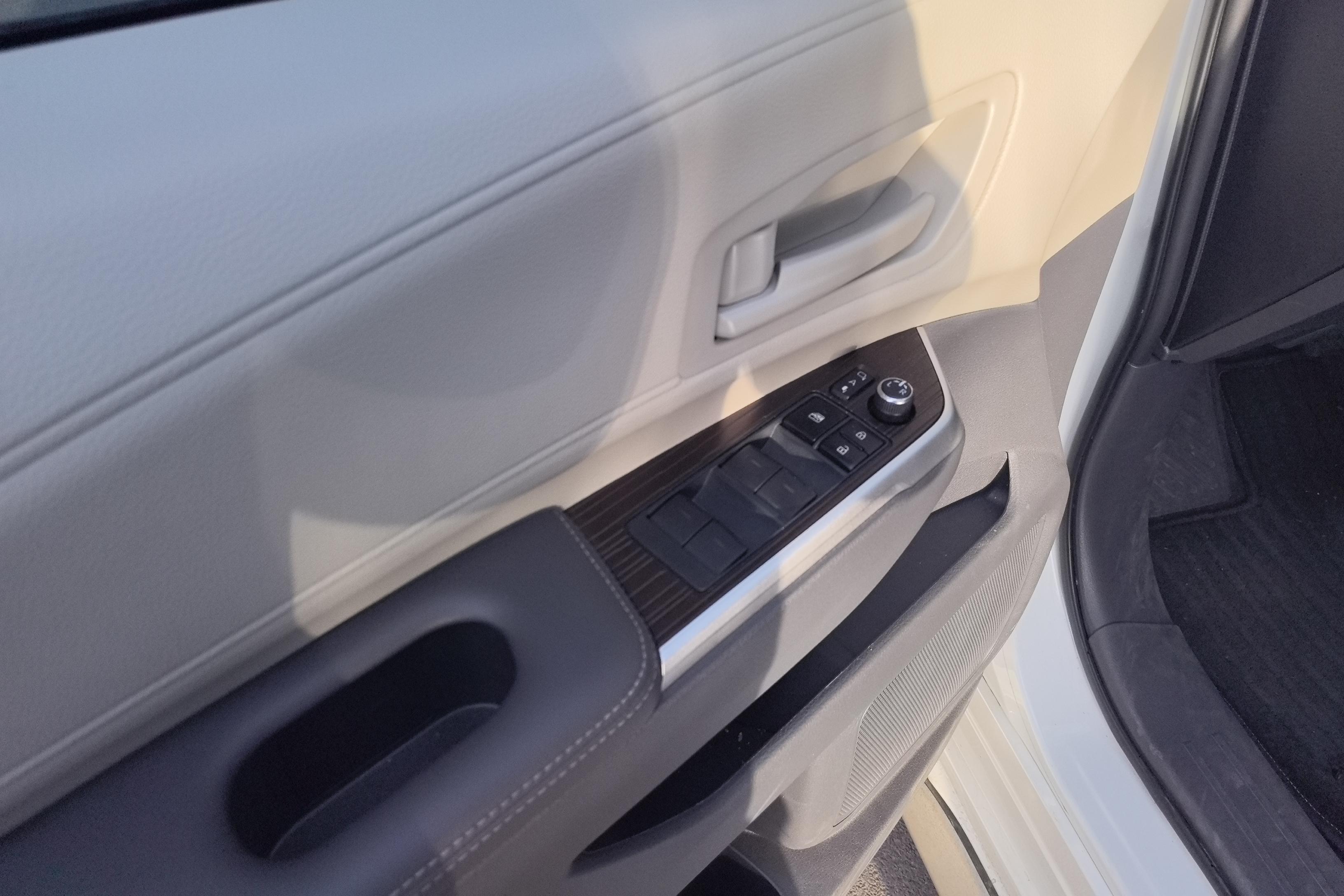 Toyota Granvia 2024 #22 Toyota Granvia 2024 car image #22