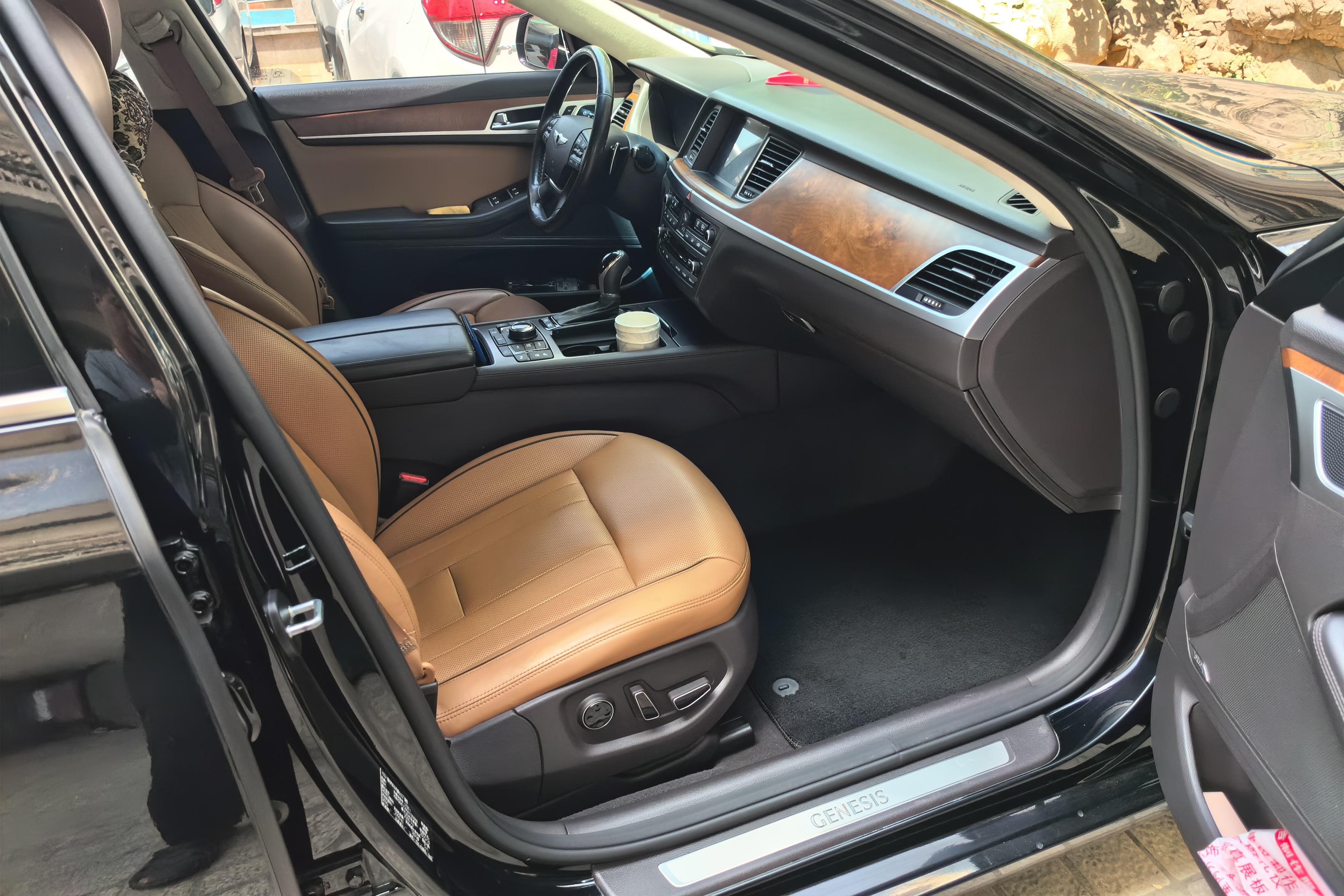 Hyundai Genesis 2015 car image #22