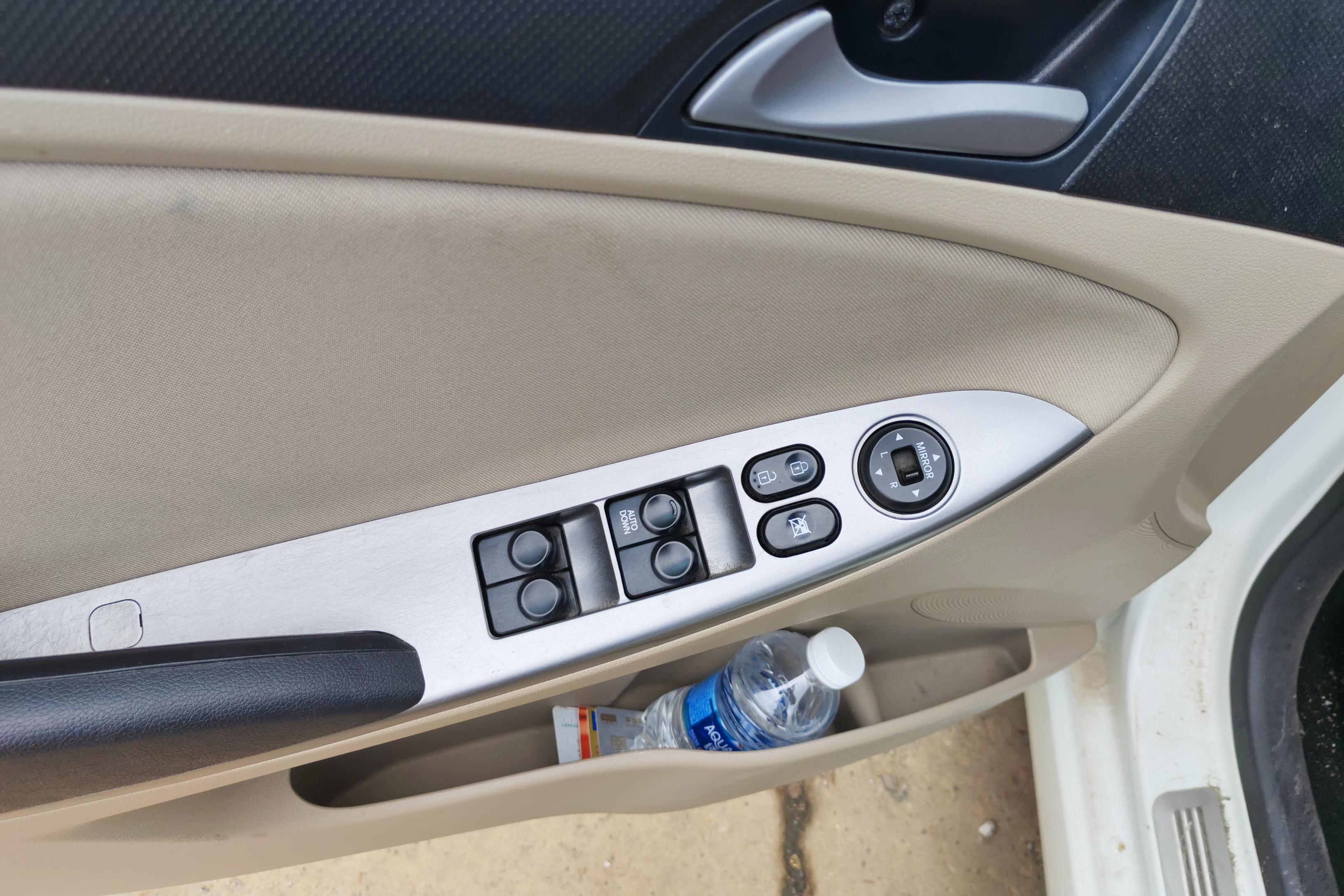 Hyundai Reina 2015 car image #22