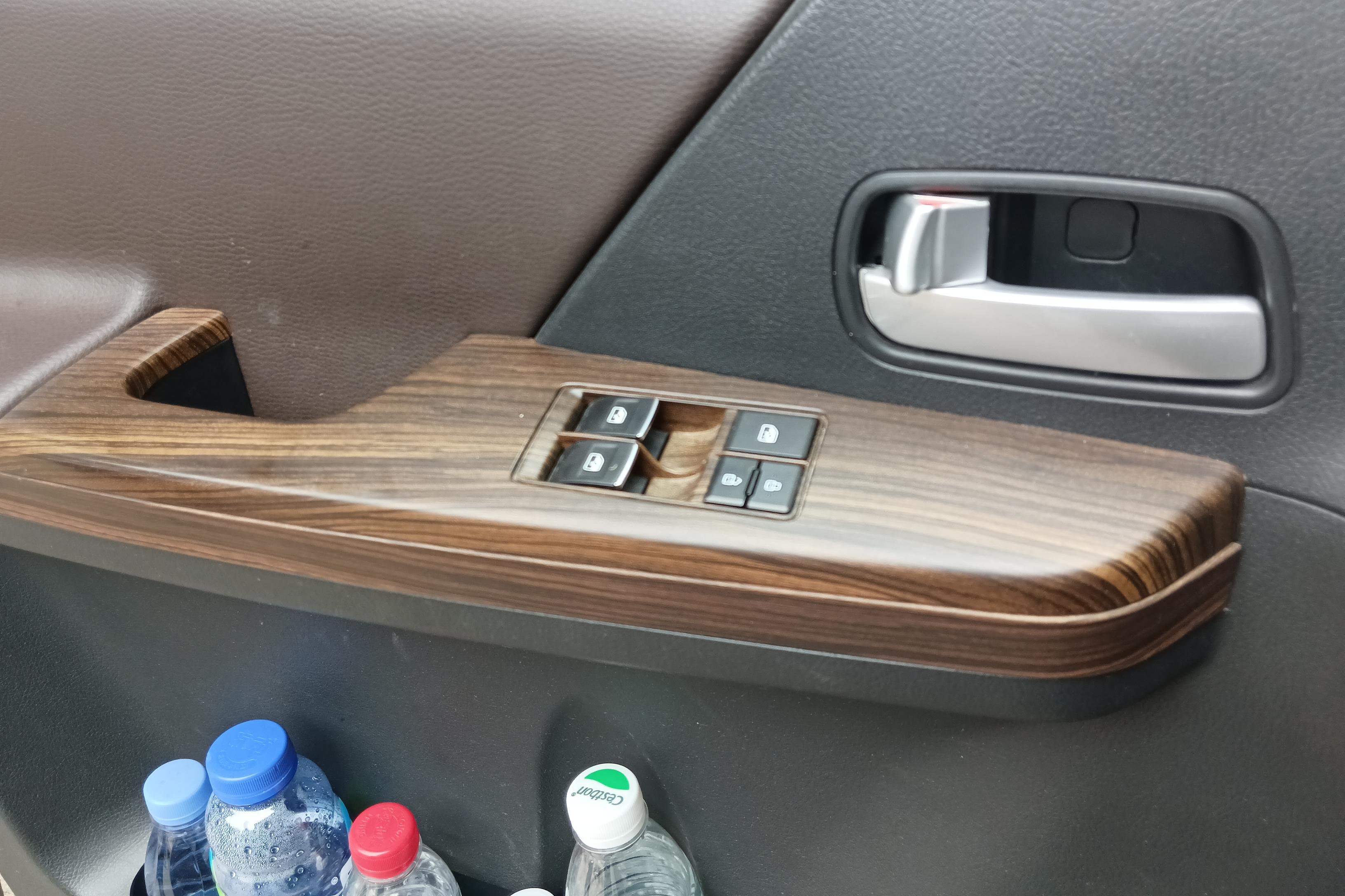 Forthing Lingzhi PLUS 2021 #22 Forthing Lingzhi PLUS 2021 car image #22