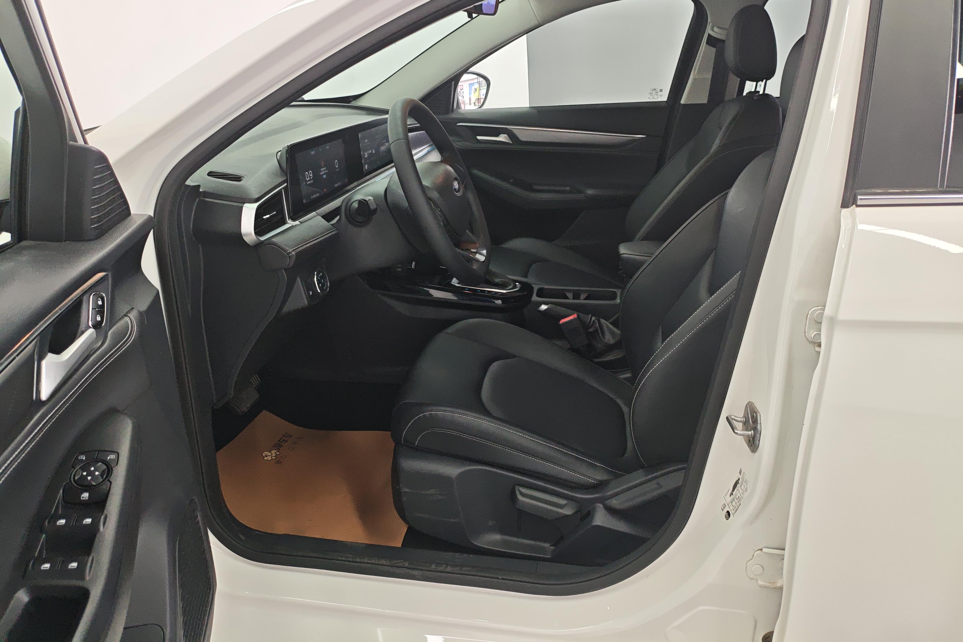 Ford Escort 2022 car image #22