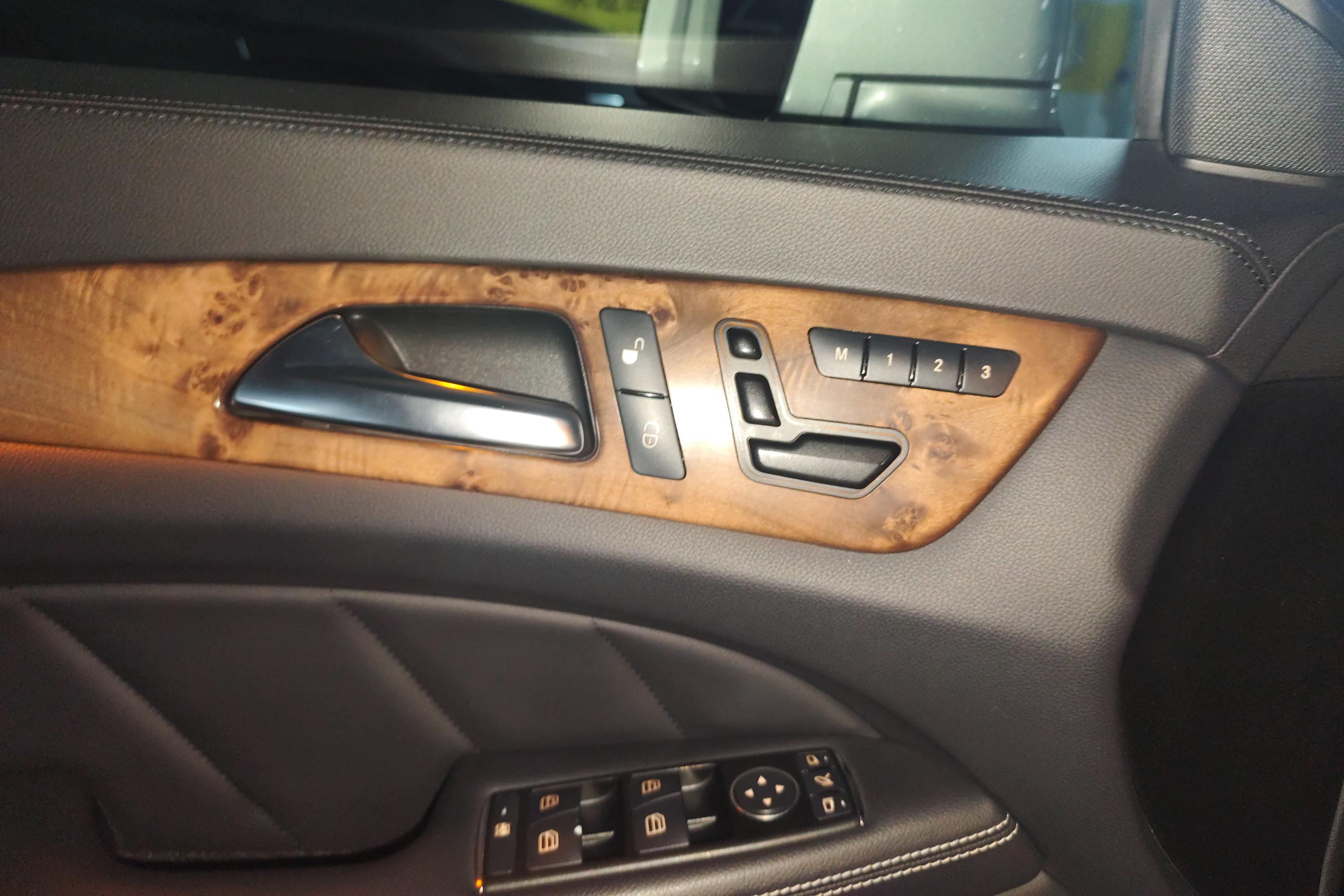 Mercedes-Benz CLS Class 2011 car image #22