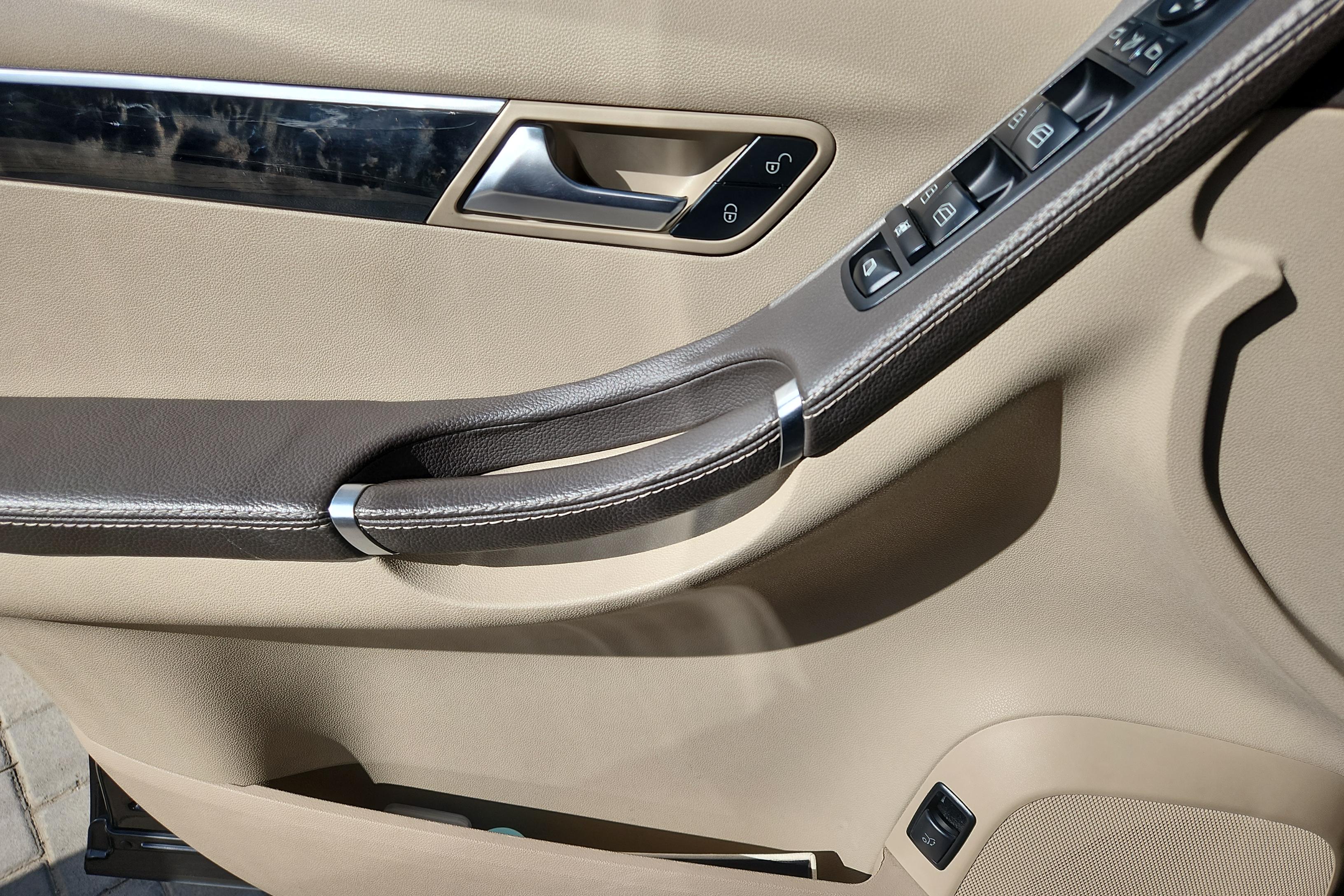 Mercedes-Benz R Class 2017 car image #22