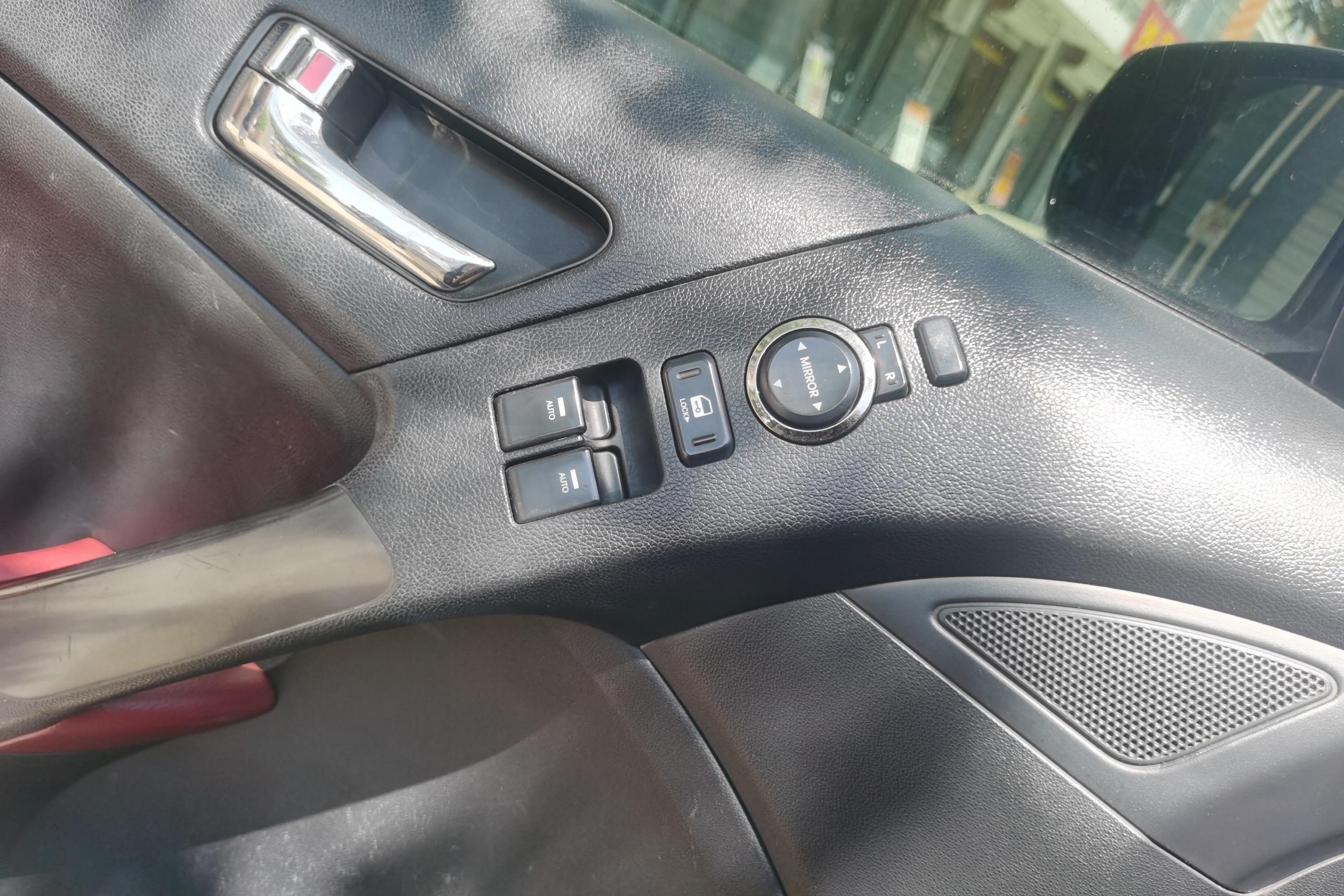 Hyundai Rohens 2012 #22 Hyundai Rohens 2012 car image #22