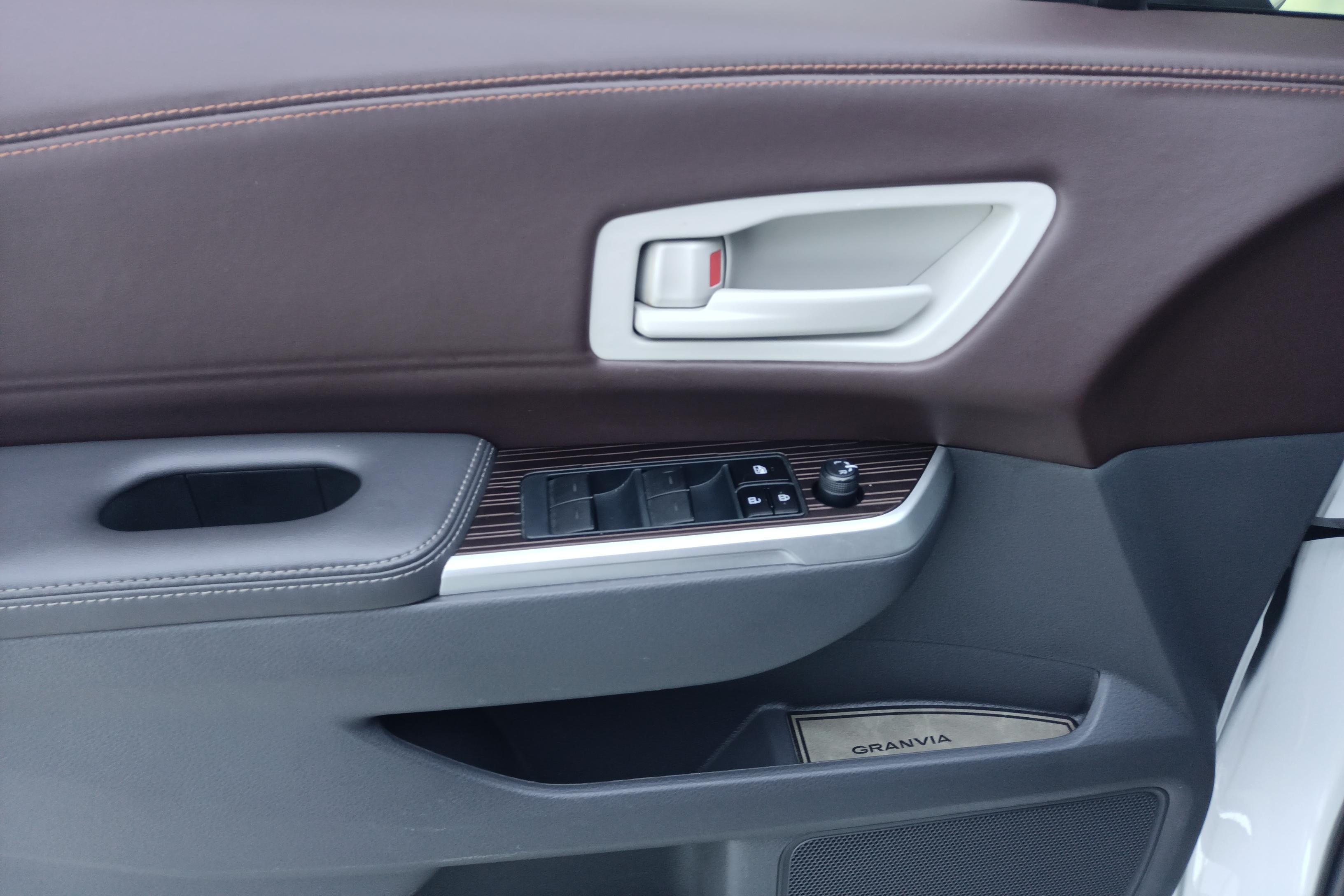 Toyota Granvia 2024 immagine di auto #22