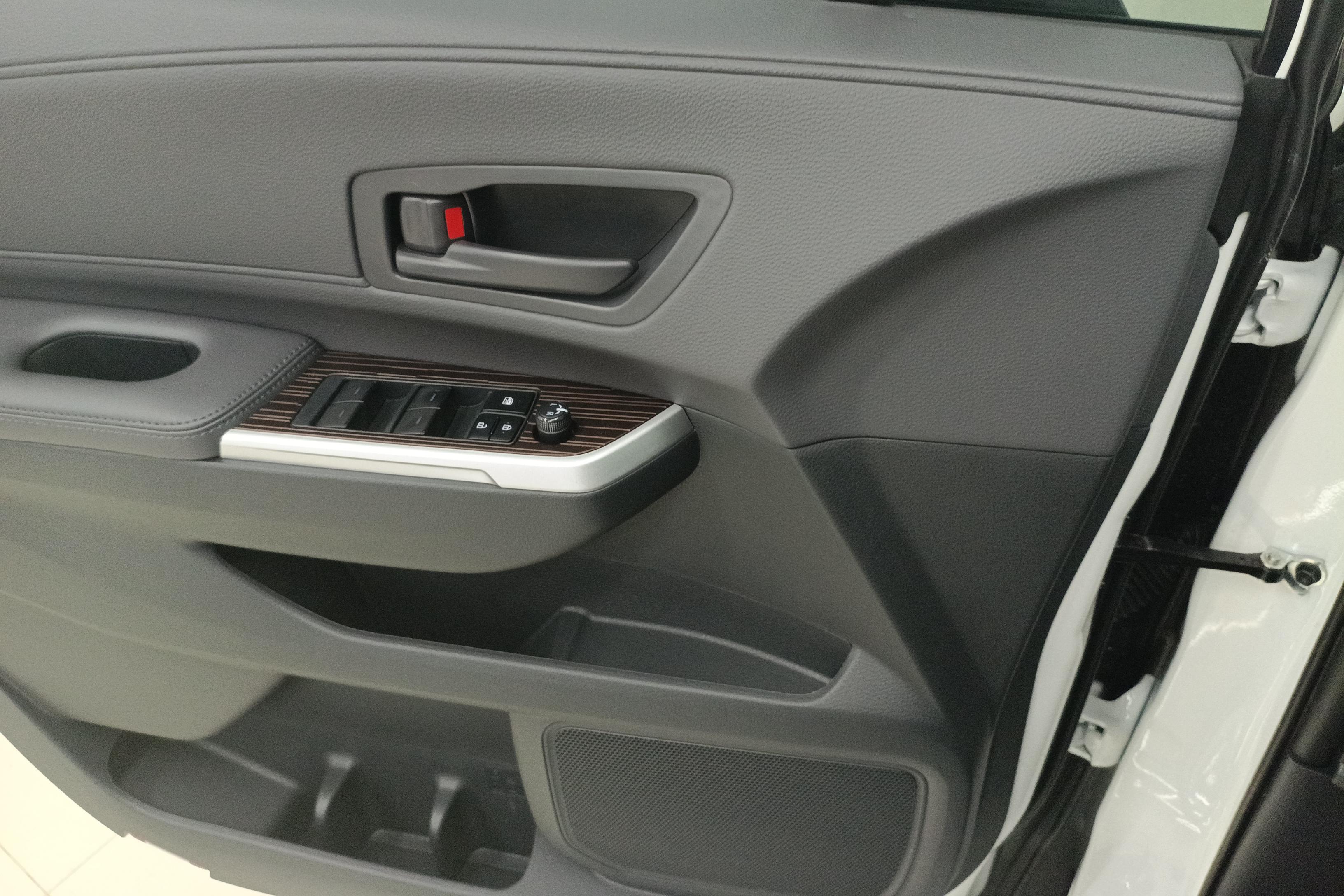 Toyota Granvia 2024 #22 Toyota Granvia 2024 car image #22