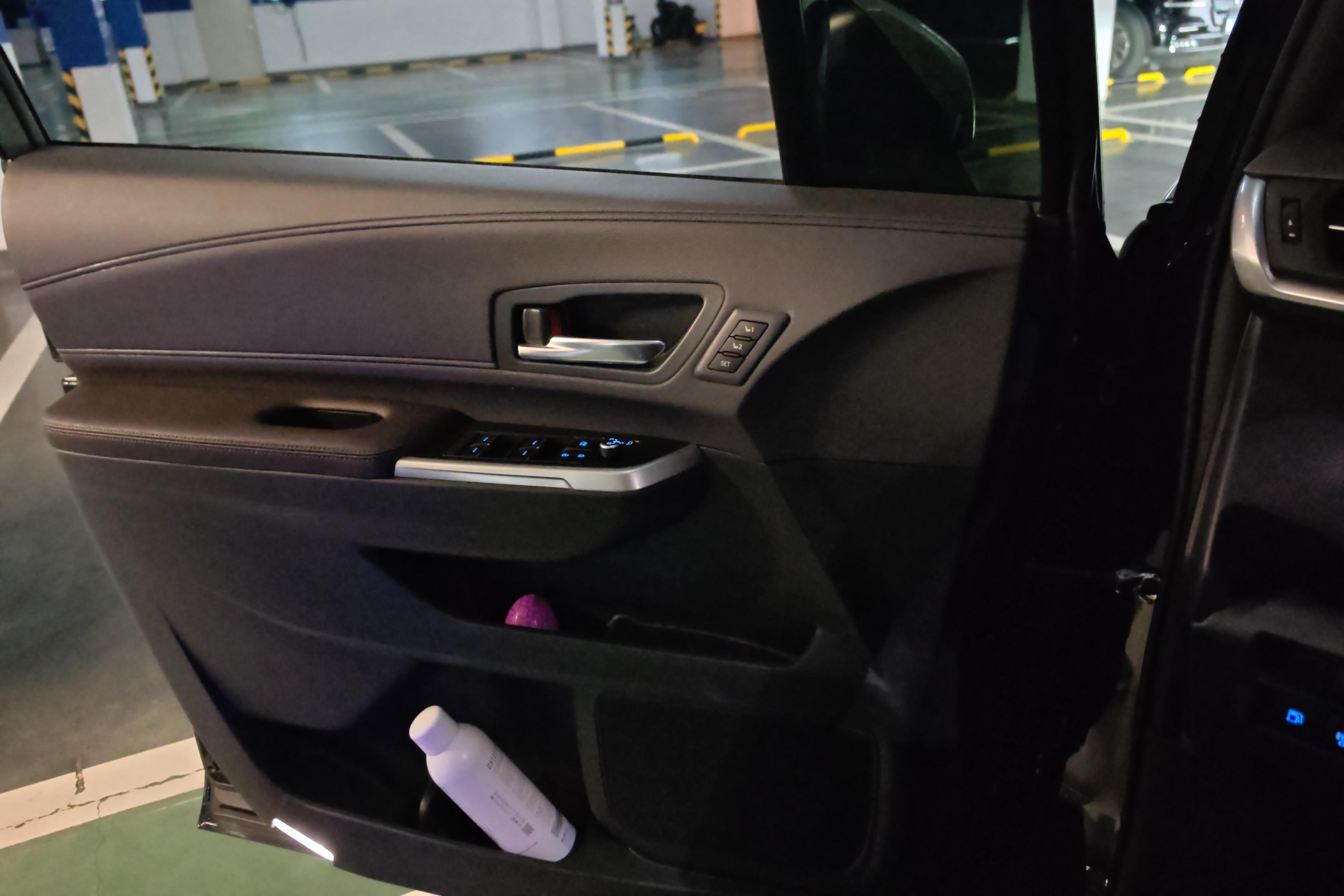 Toyota Granvia 2023 car image #22