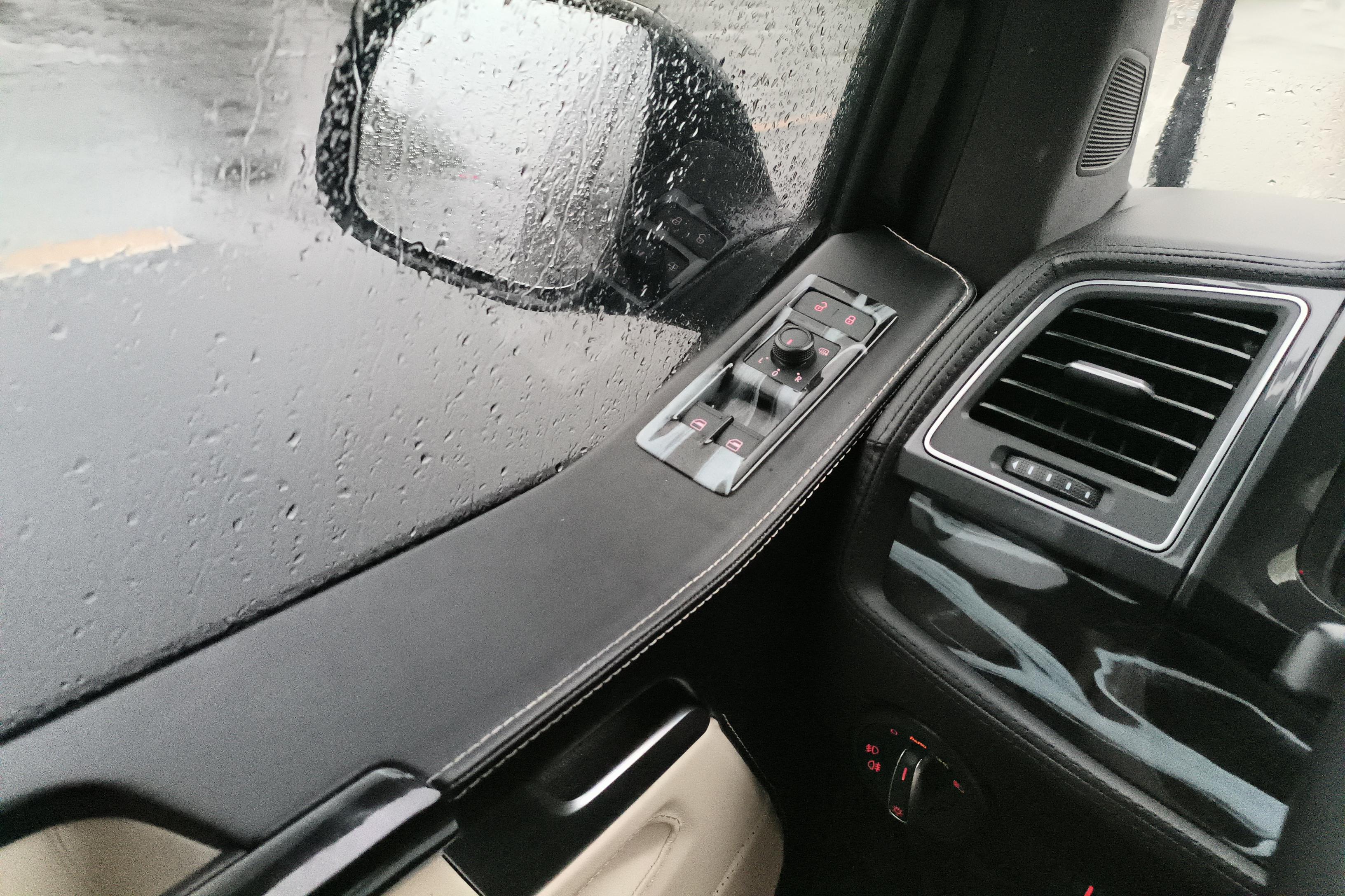 Volkswagen Caravelle 2020 car image #22