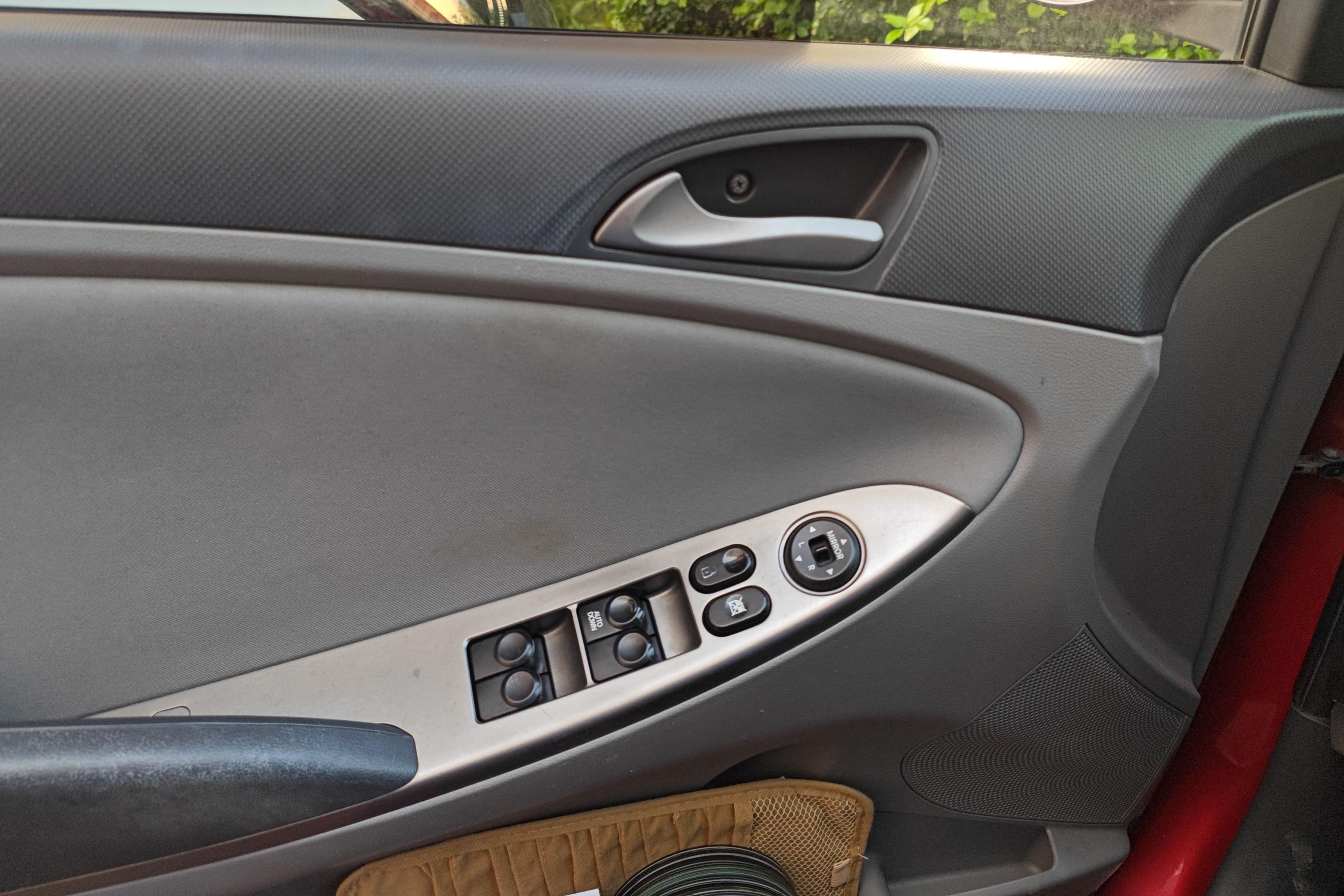 Hyundai Reina 2014 car image #22