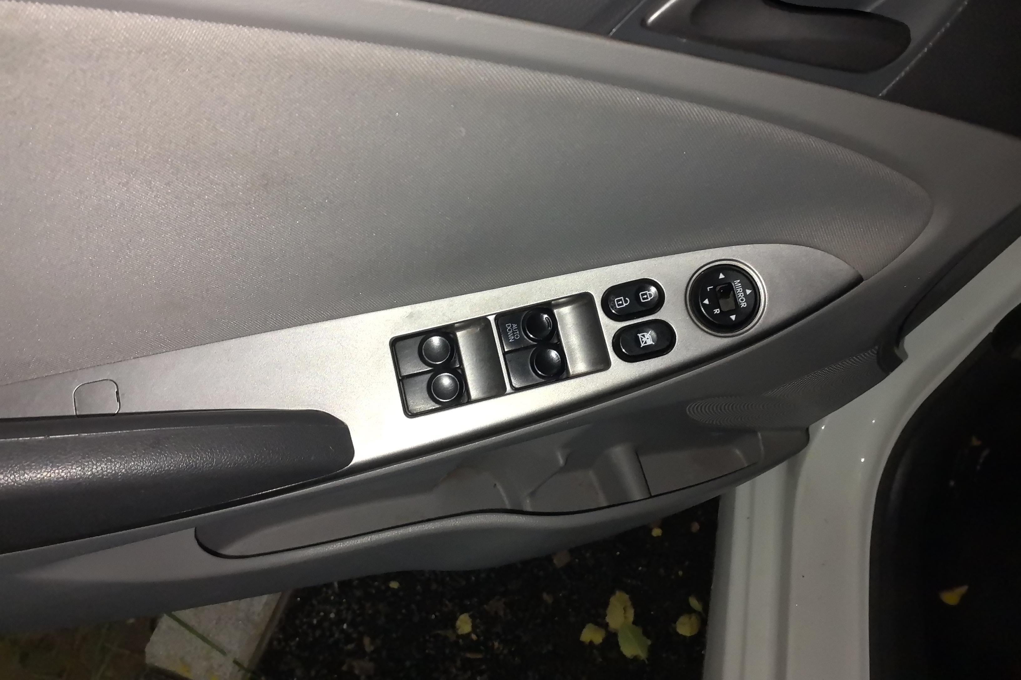 Hyundai Reina 2014 car image #22