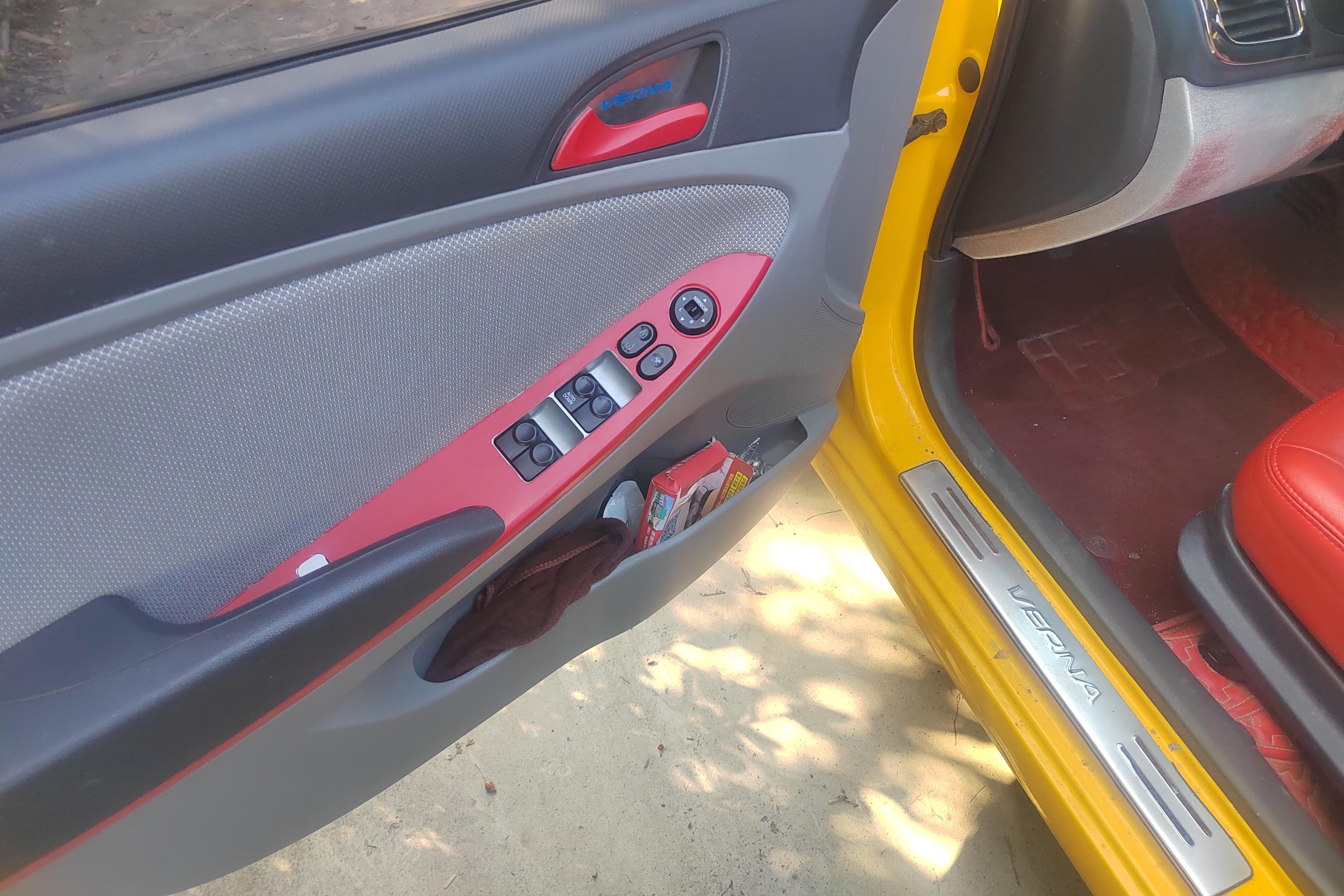 Hyundai Reina 2013 car image #22