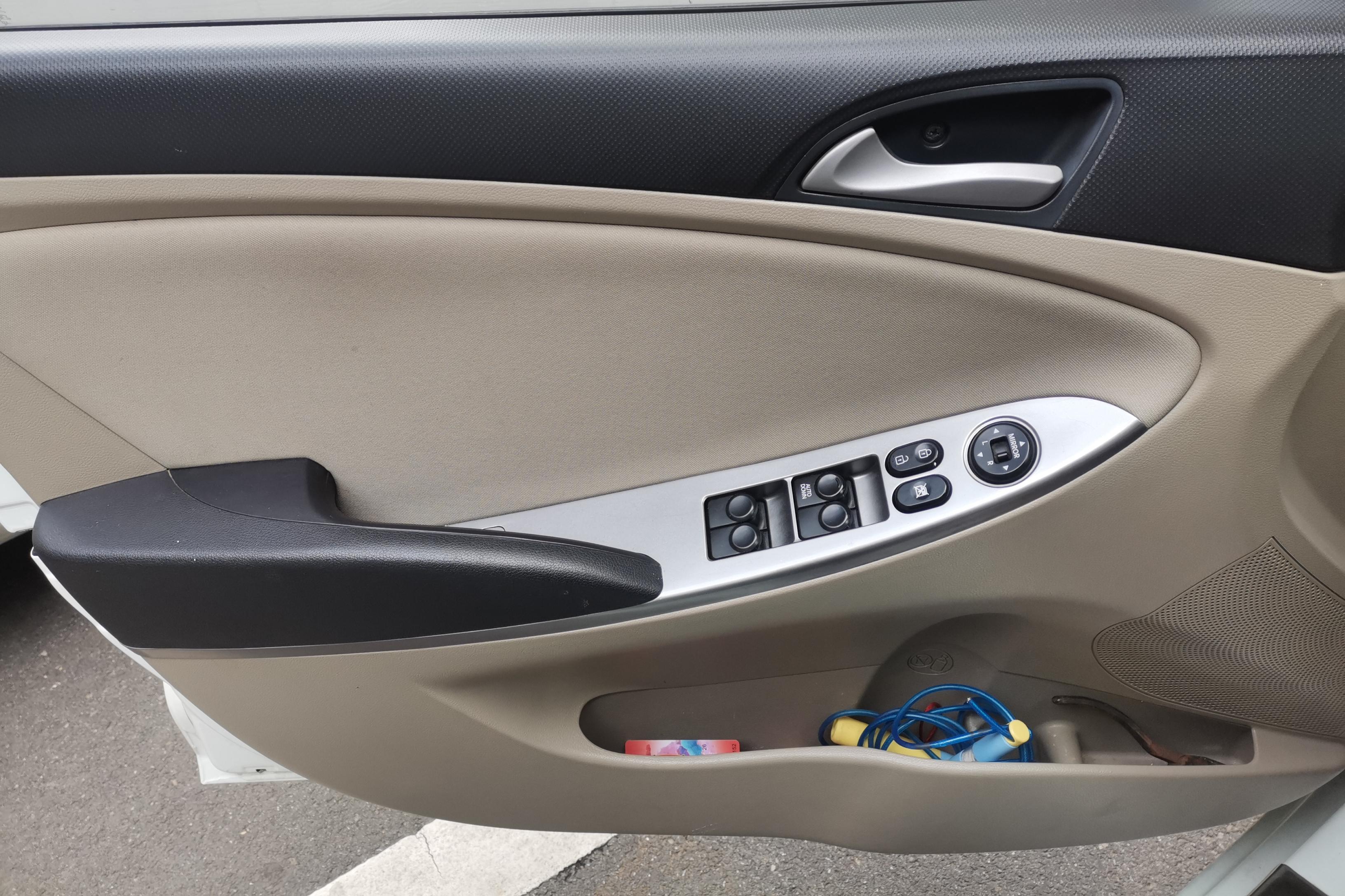 Hyundai Reina 2015 car image #22