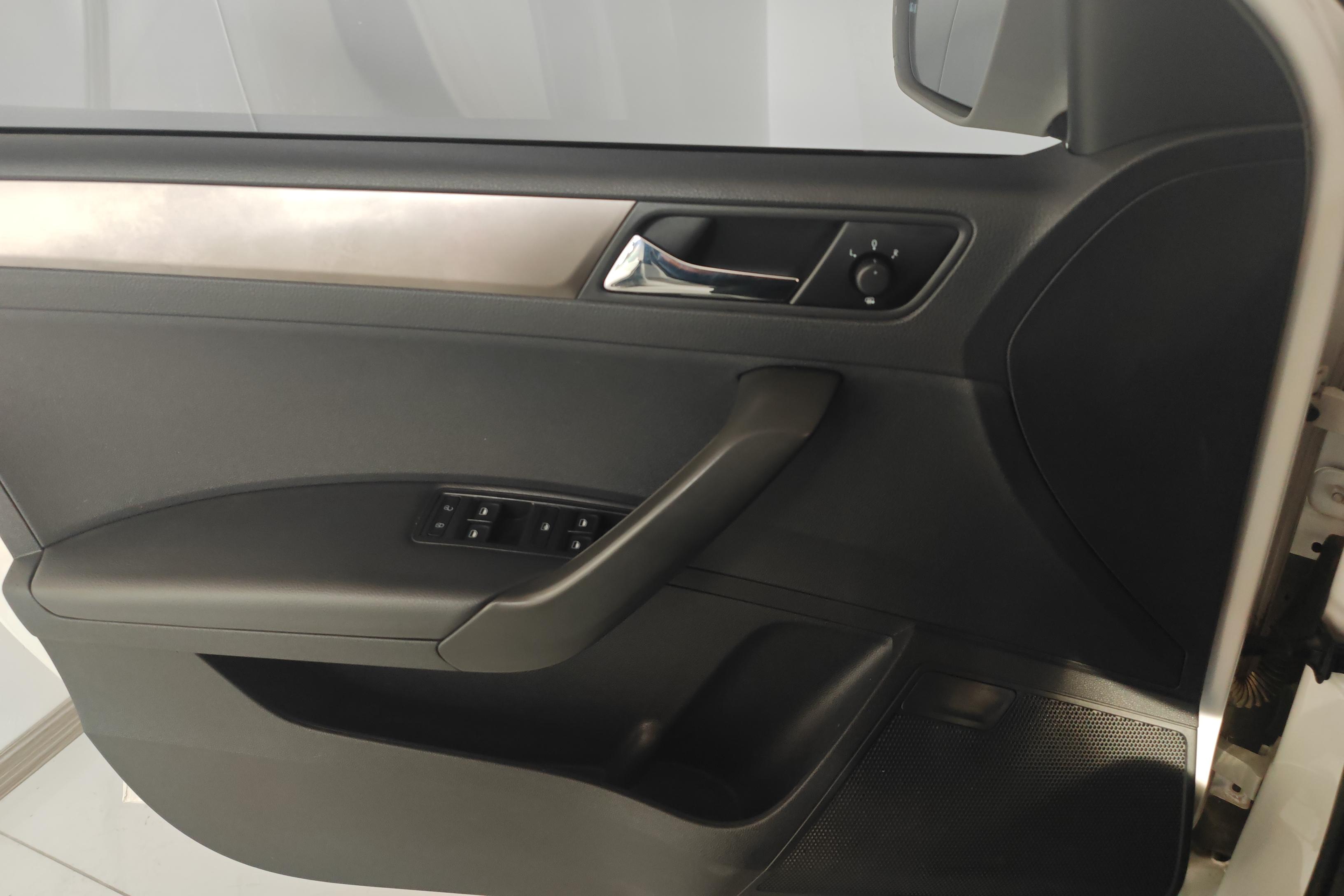 Skoda Rapid Spaceback 2017 car image #22