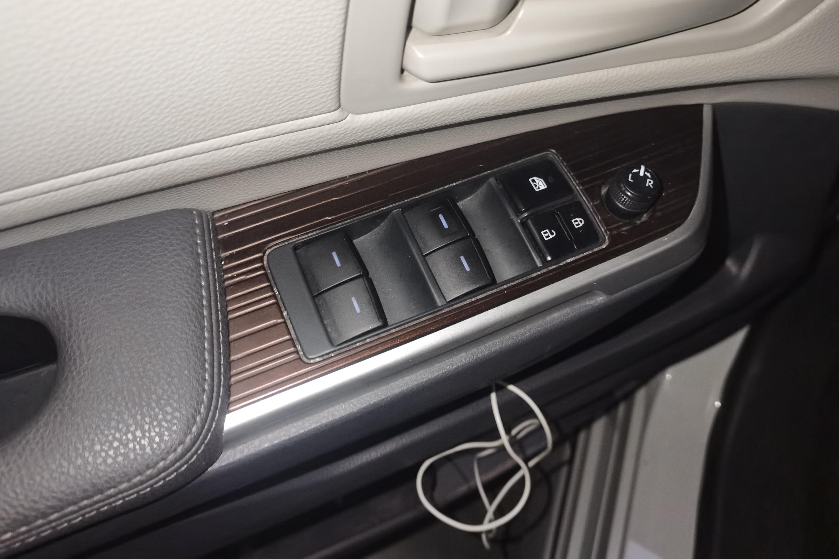 Toyota Granvia 2023 car image #22