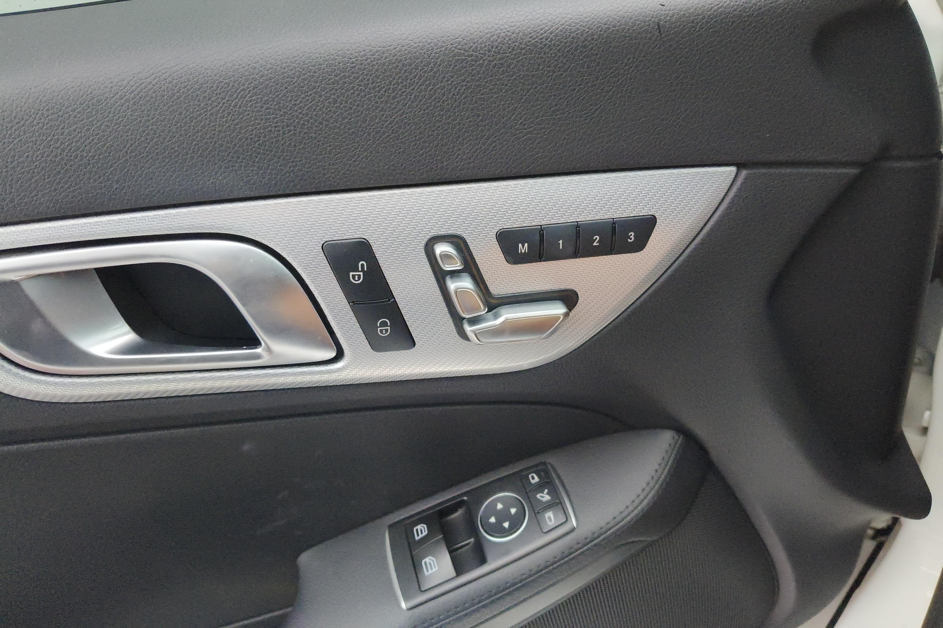 Mercedes-Benz SLC Class 2017 car image #22