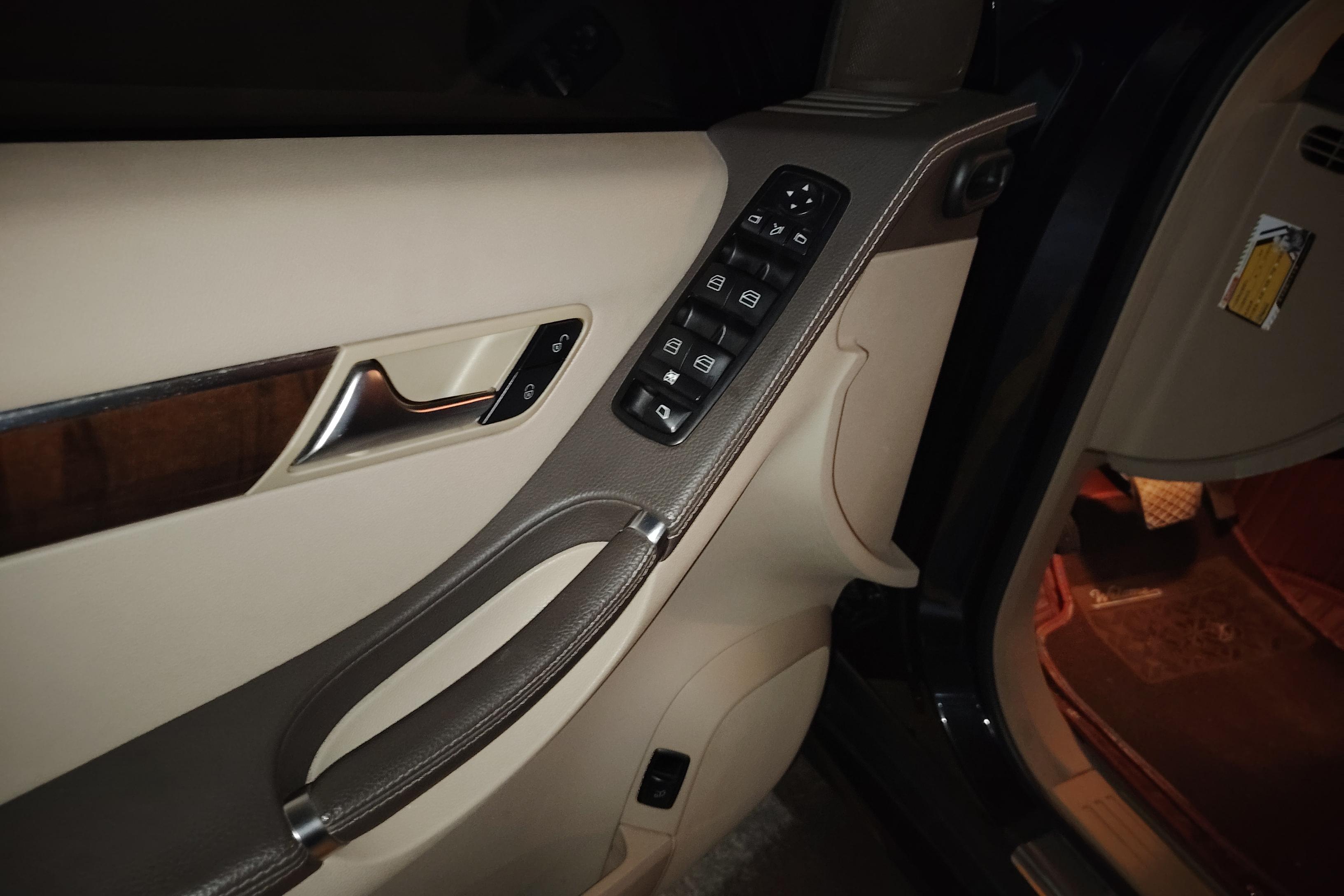 Mercedes-Benz R Class 2012 #22 Mercedes-Benz R Class 2012 car image #22