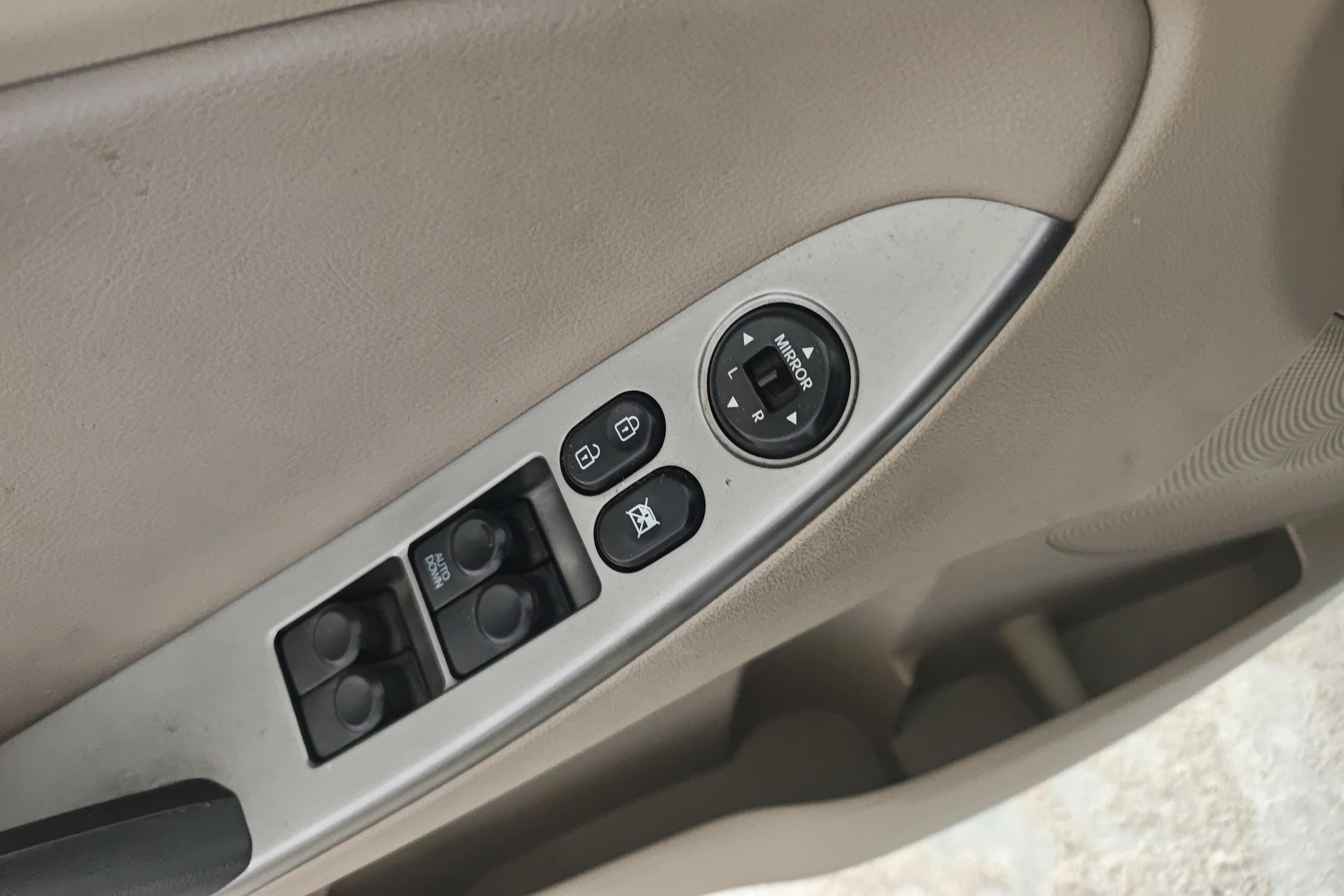 Hyundai Reina 2014 #22 Hyundai Reina 2014 car image #22