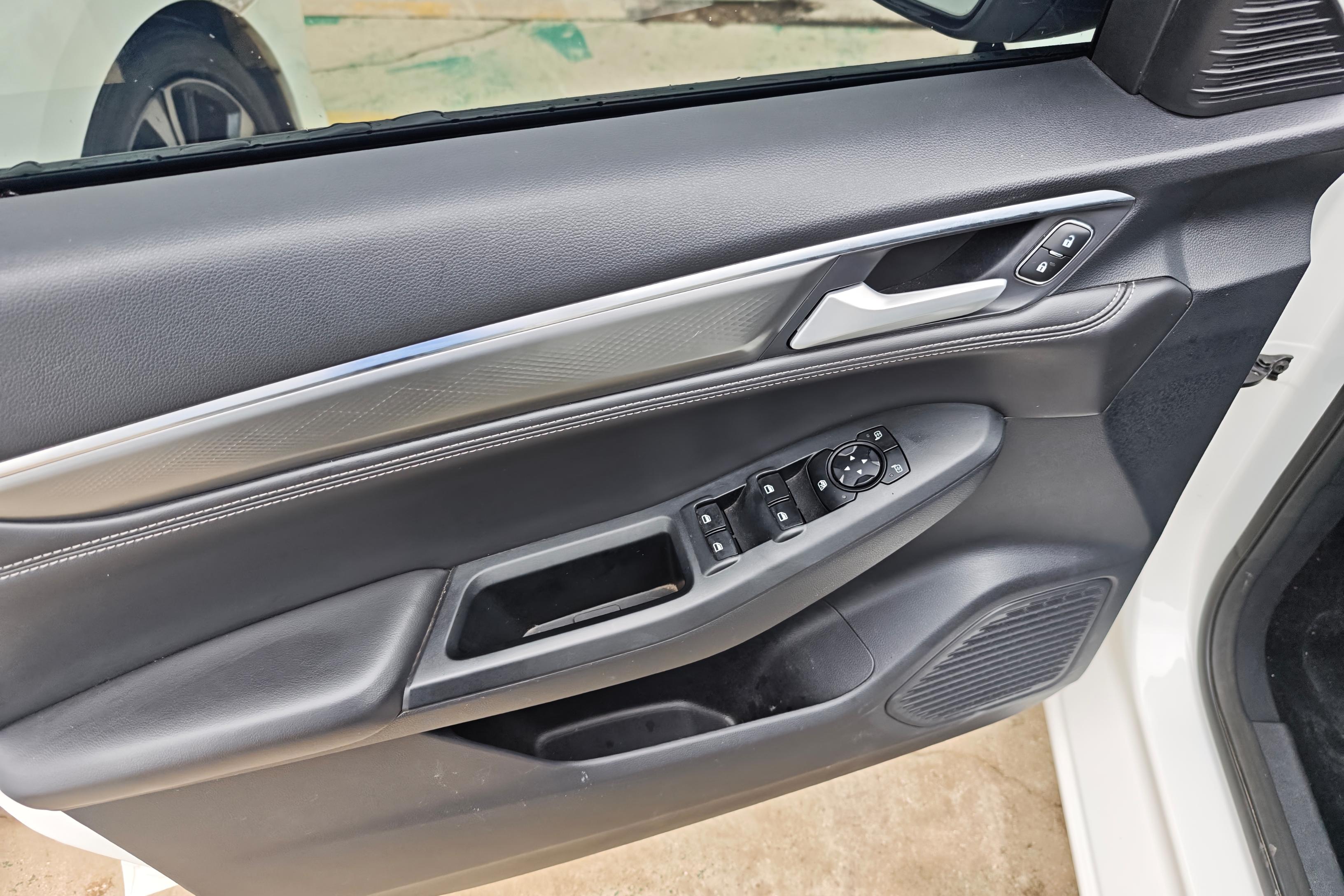 Ford Escort 2022 car image #22