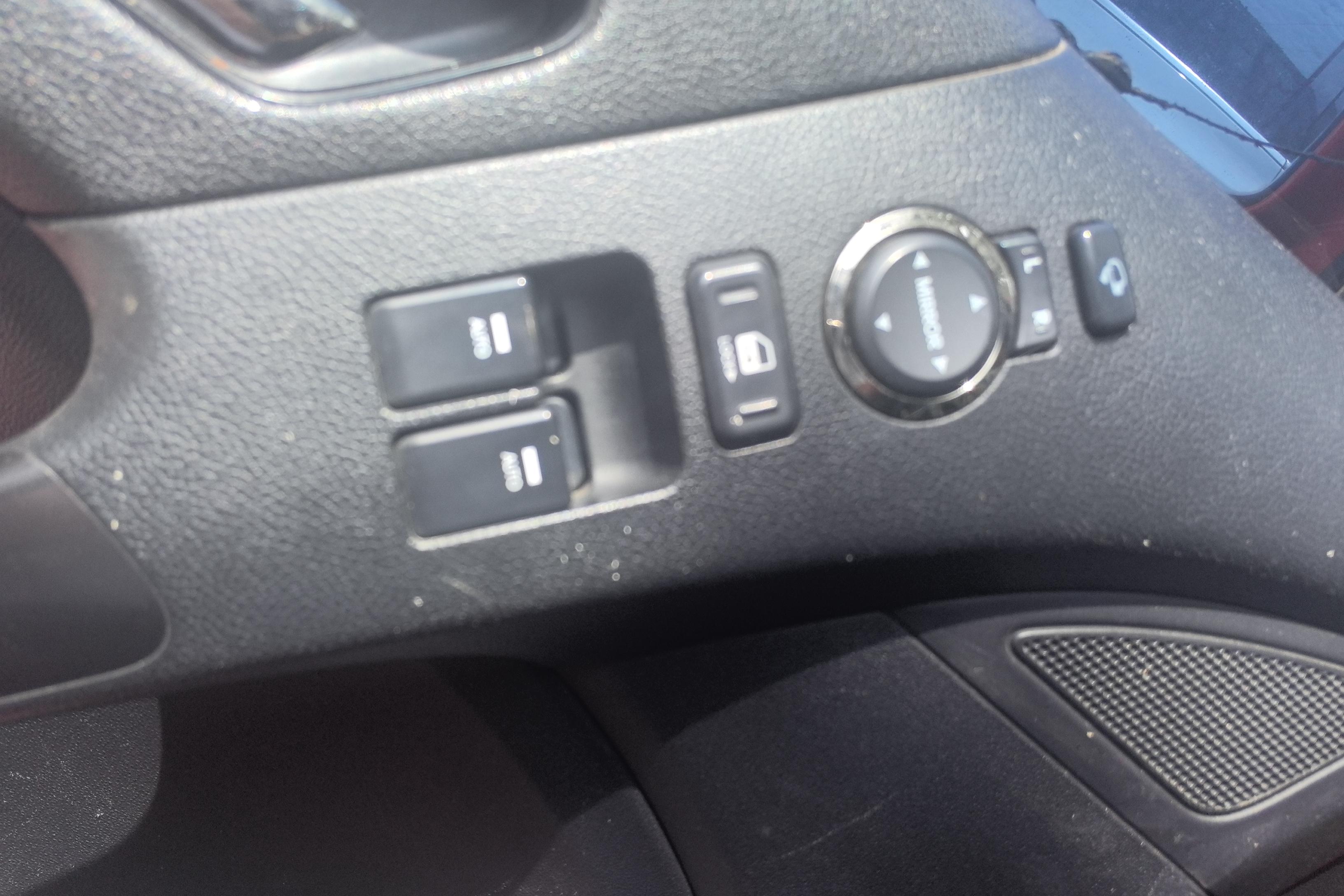 Hyundai Rohens 2011 car image #22