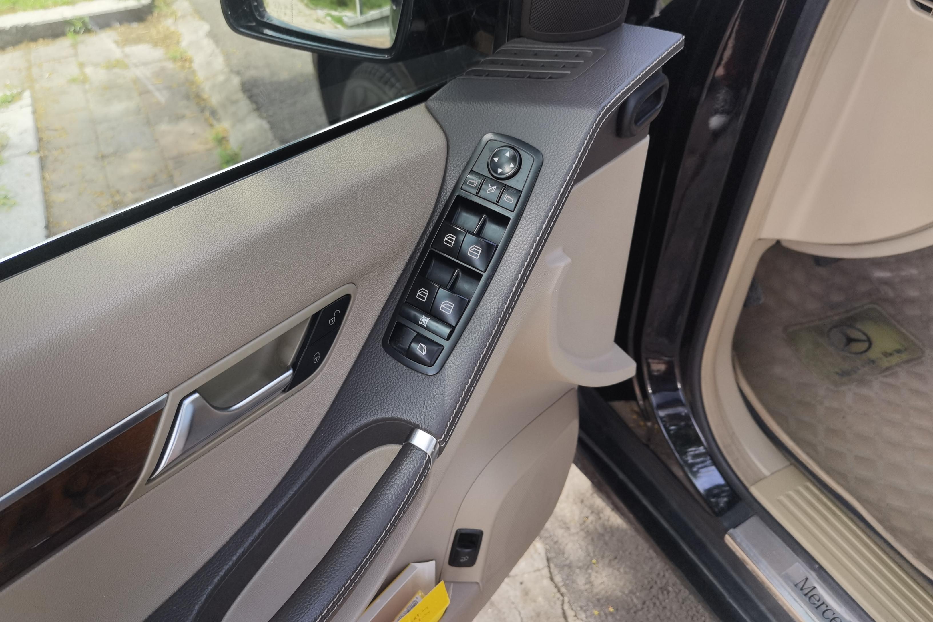 Mercedes-Benz R Class 2011 #22 Mercedes-Benz R Class 2011 car image #22