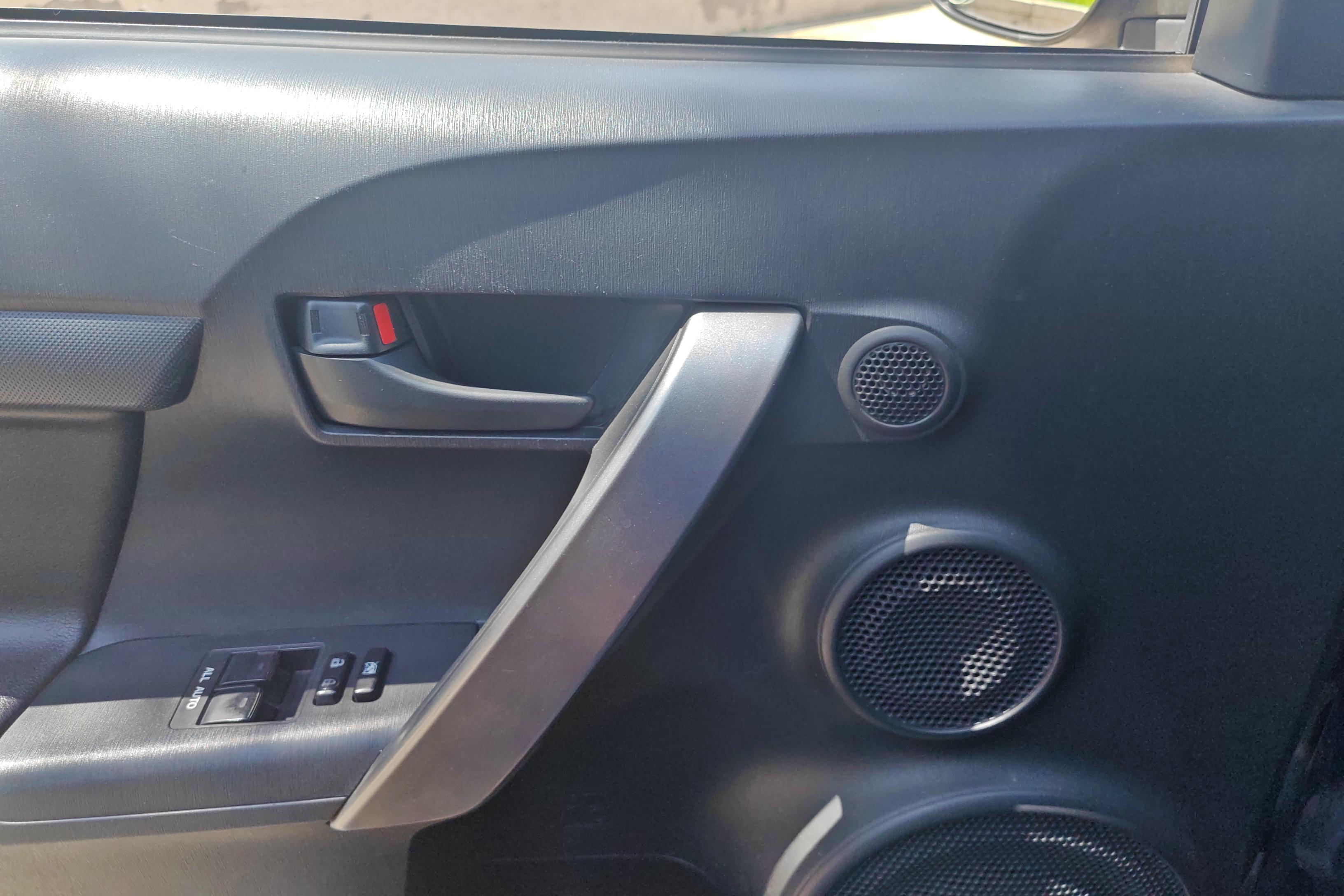 Toyota Zelas 2012 car image #22