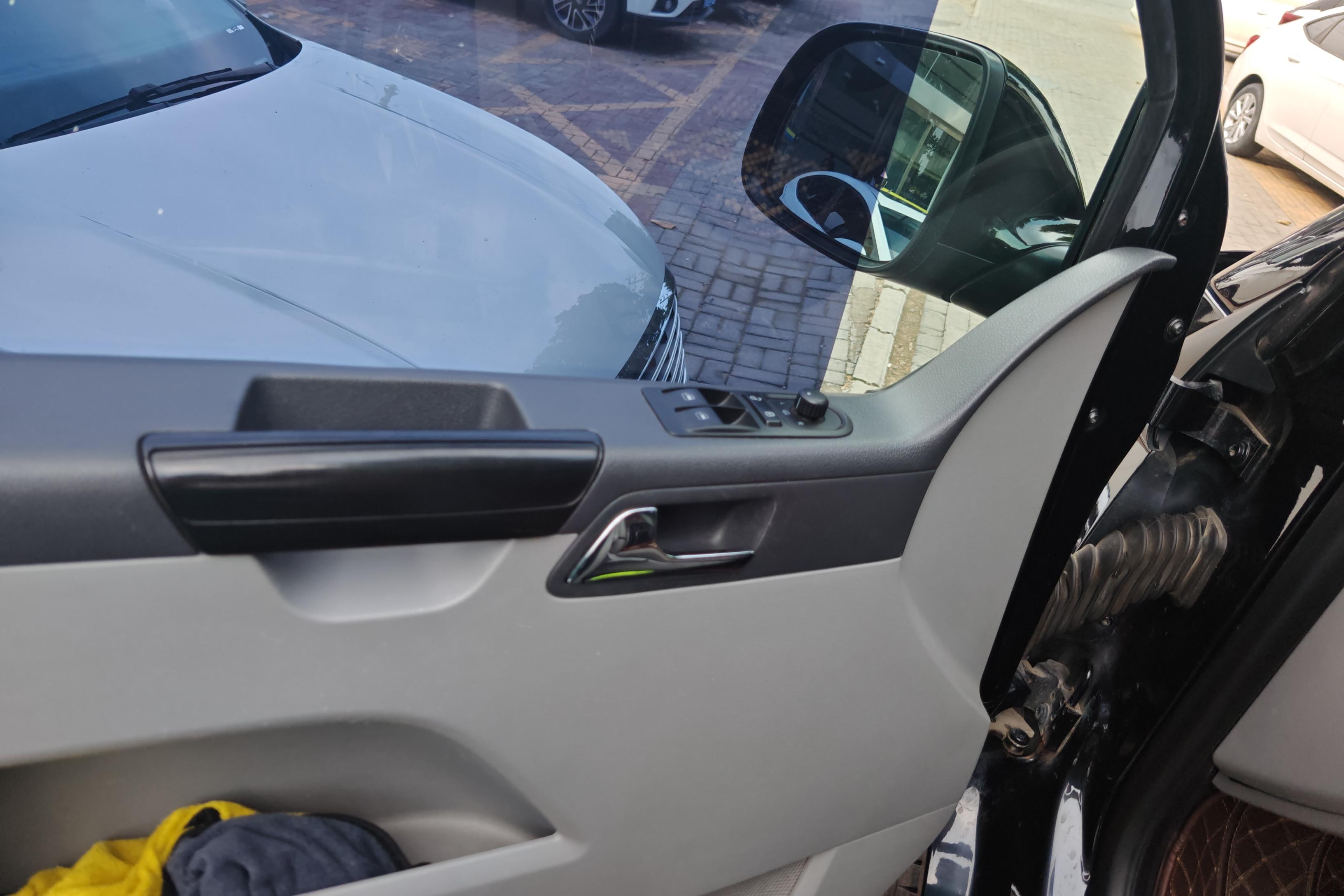 Volkswagen Caravelle 2015 #22 Volkswagen Caravelle 2015 car image #22