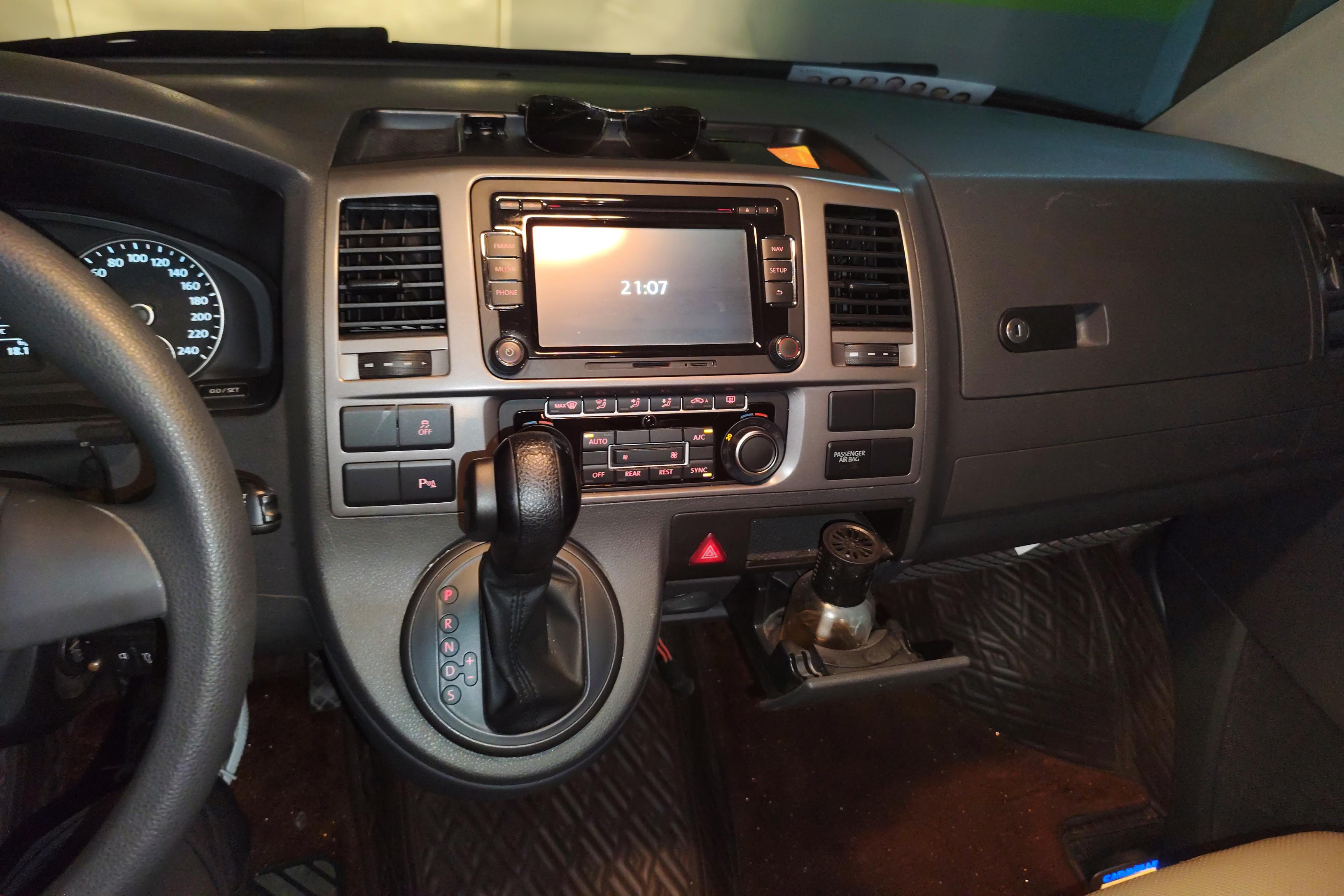 Volkswagen Caravelle 2015 #22 Volkswagen Caravelle 2015 car image #22