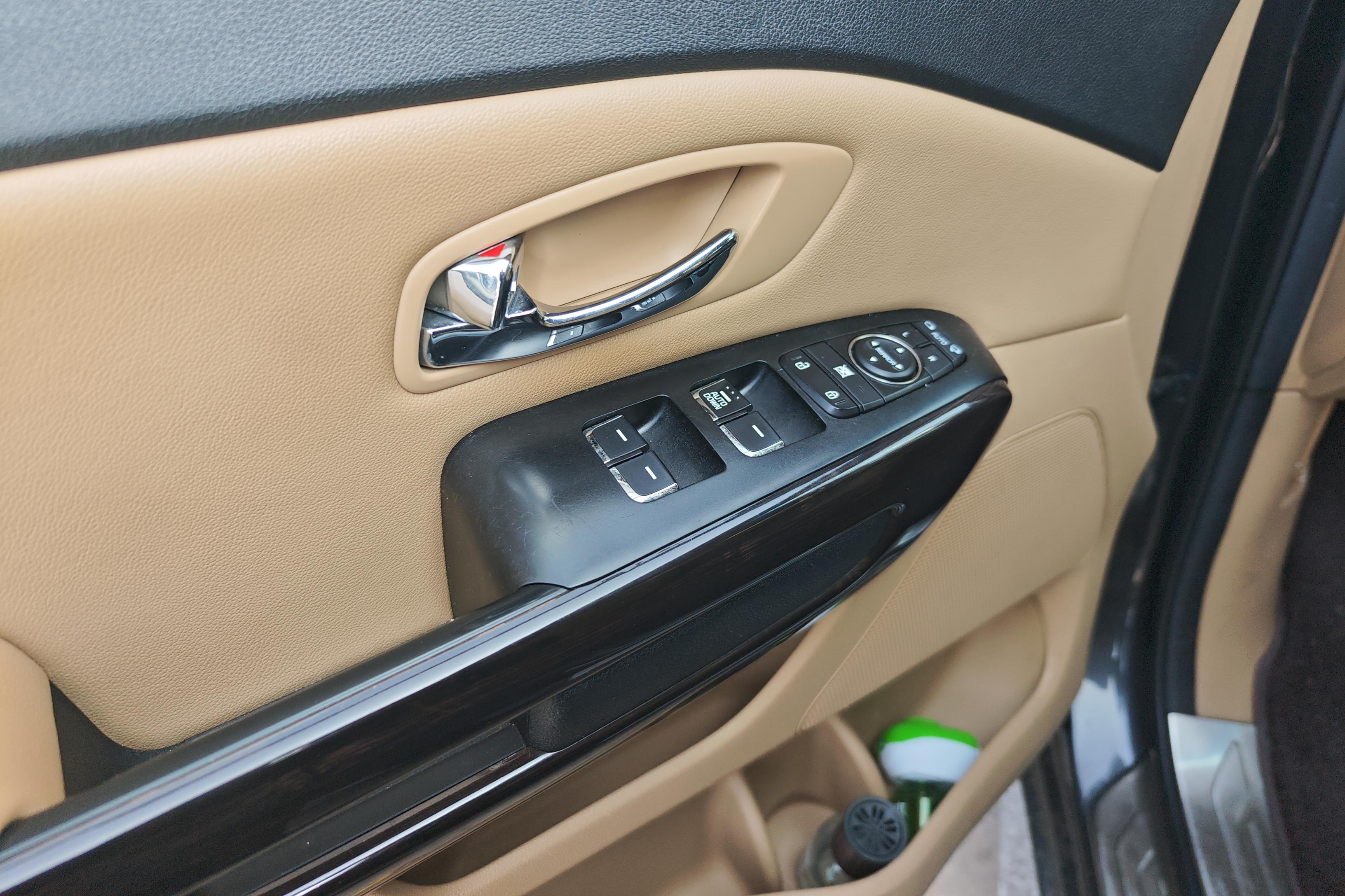 Kia Carnival 2016 immagine di auto #22