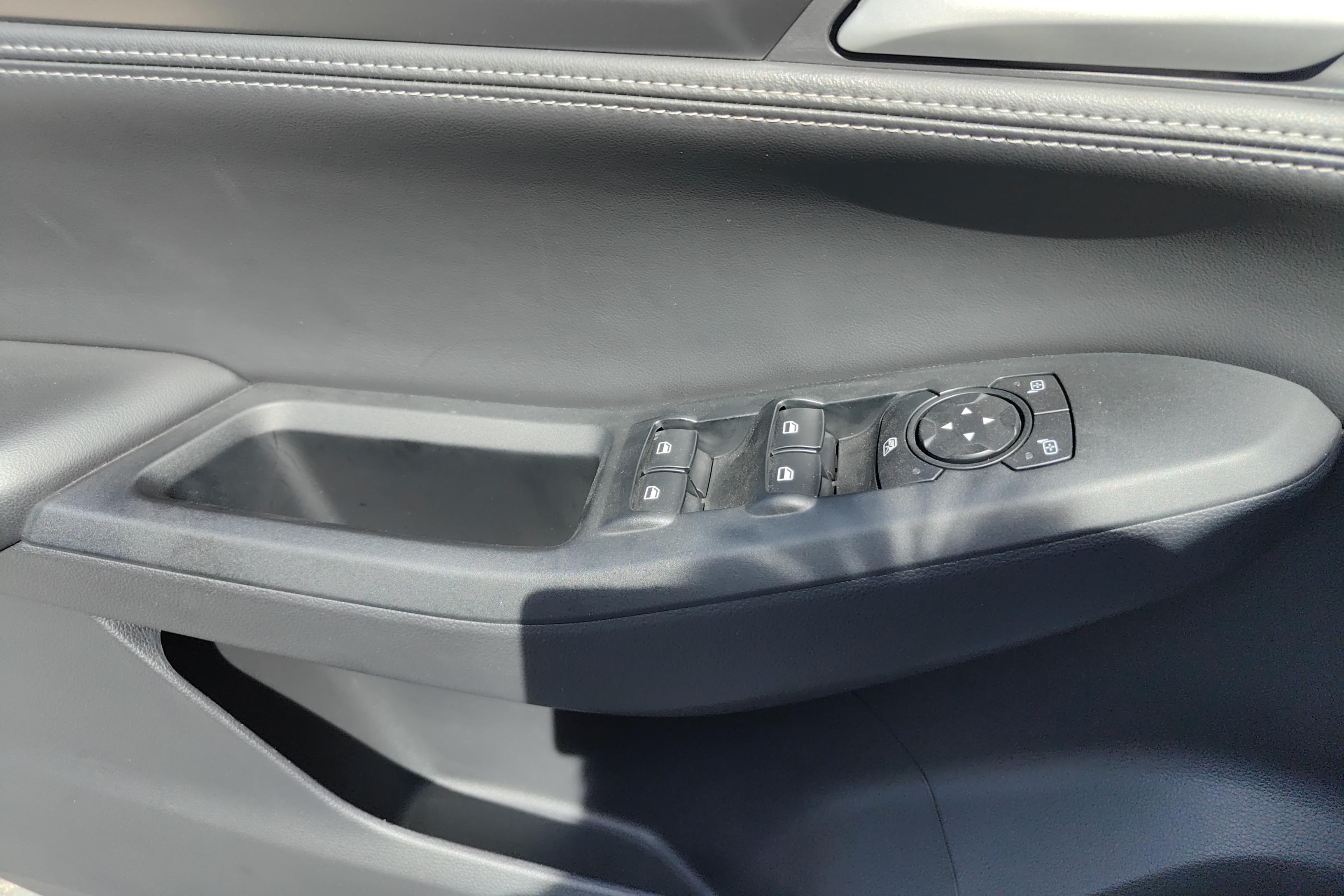 Ford Escort 2022 car image #22