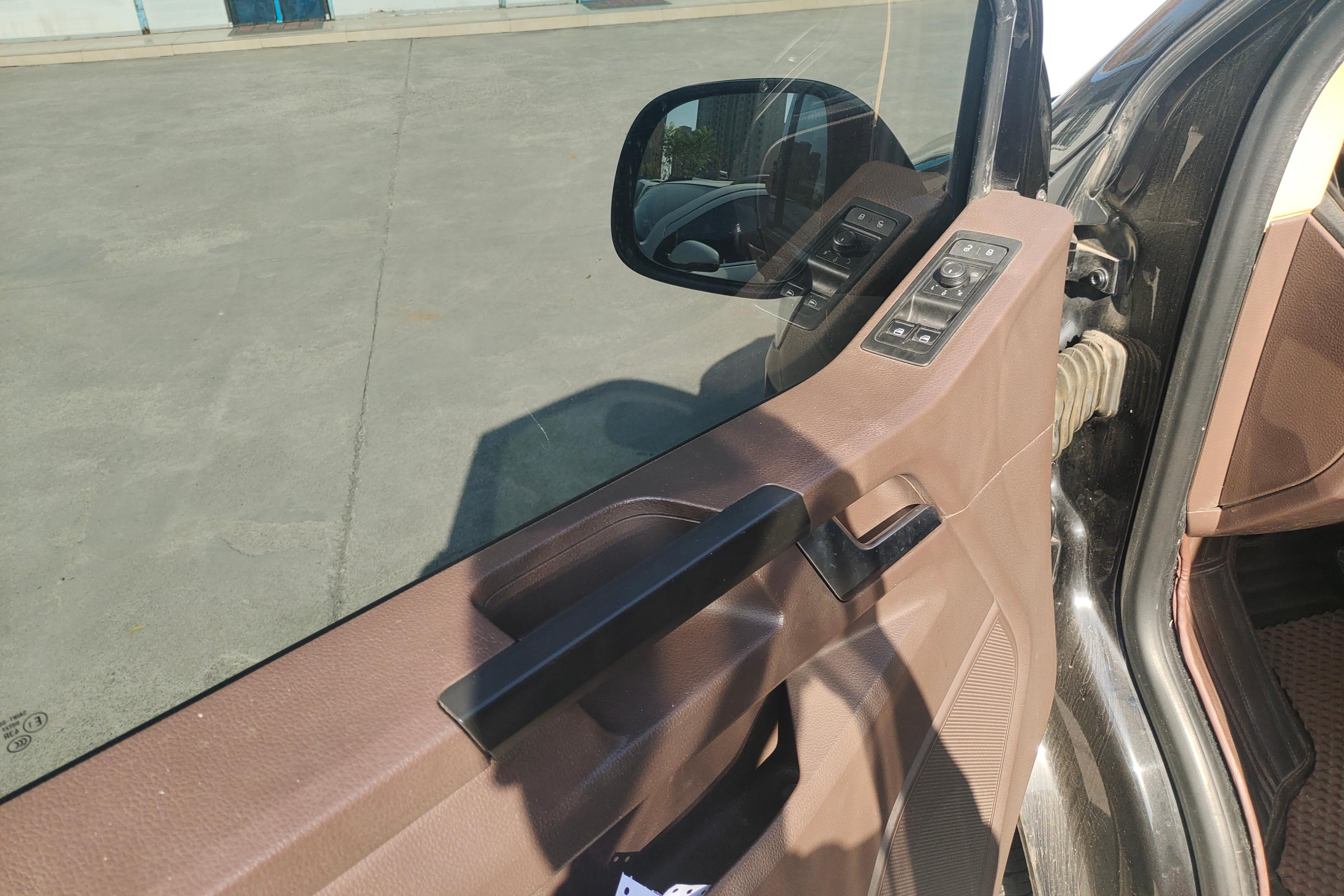 Volkswagen Caravelle 2018 car image #22