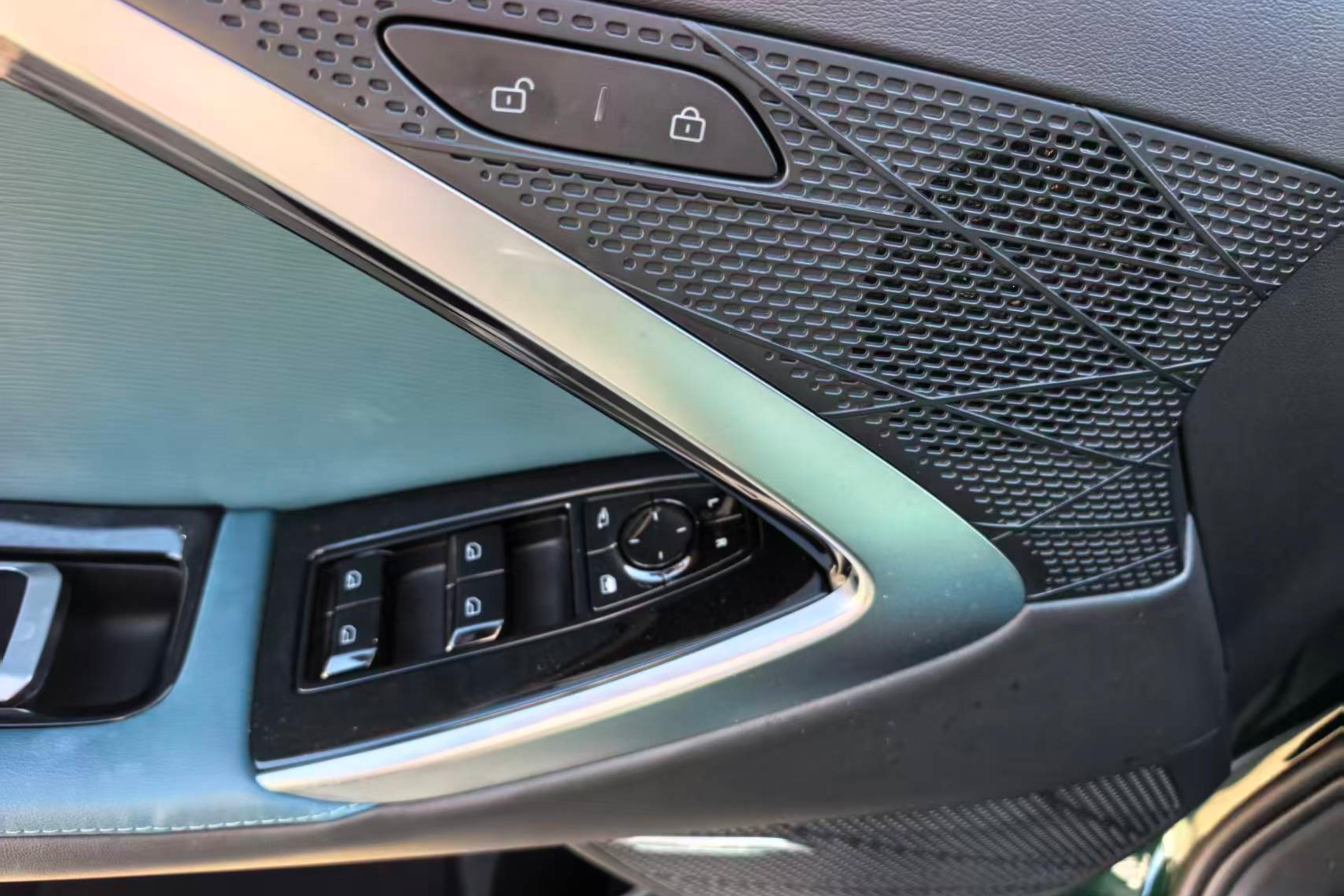 MG ES5 2023 car image #22