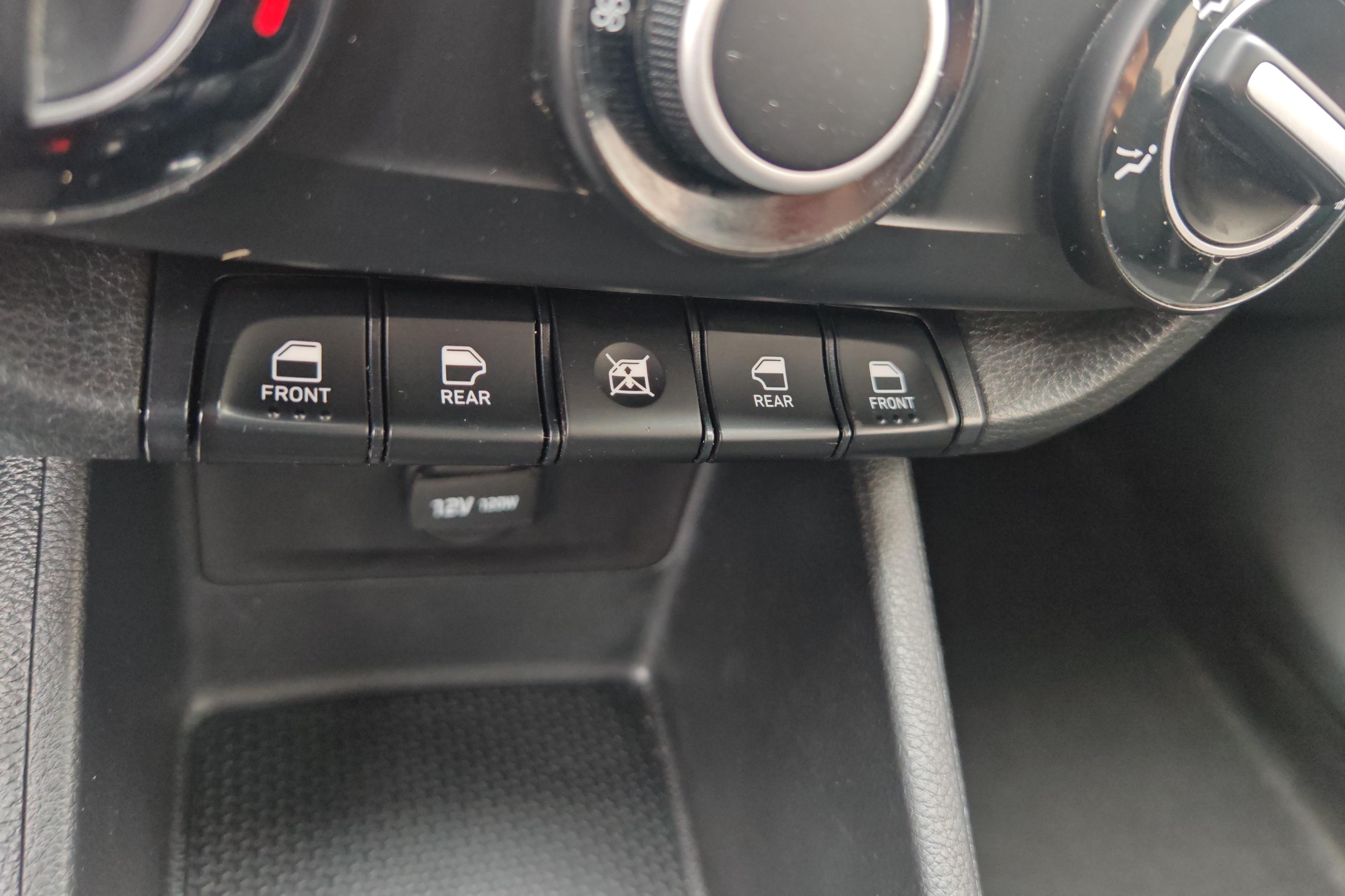 Hyundai Reina 2021 car image #22