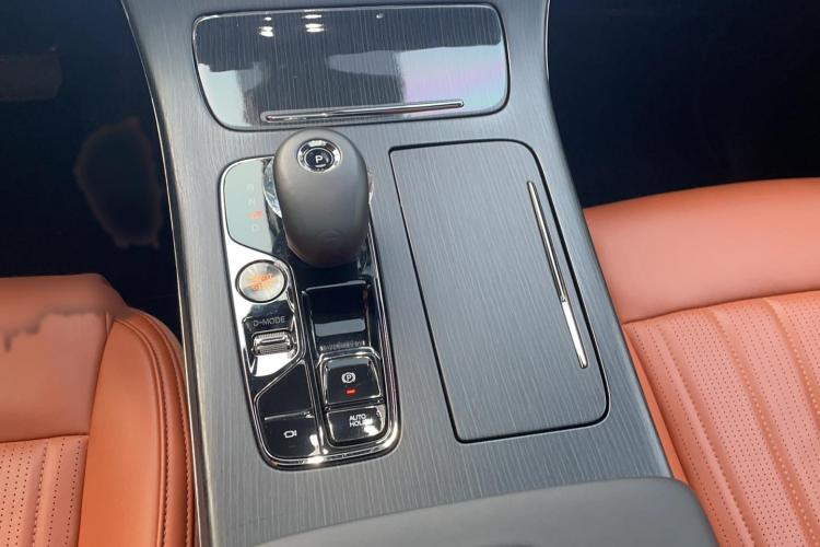 GAC Trumpchi E9 2024 #22 GAC Trumpchi E9 2024 car image #22