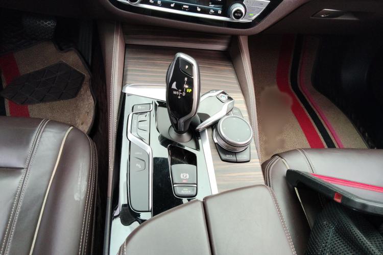 BMW 5 Series New Energy 2019 car image #22