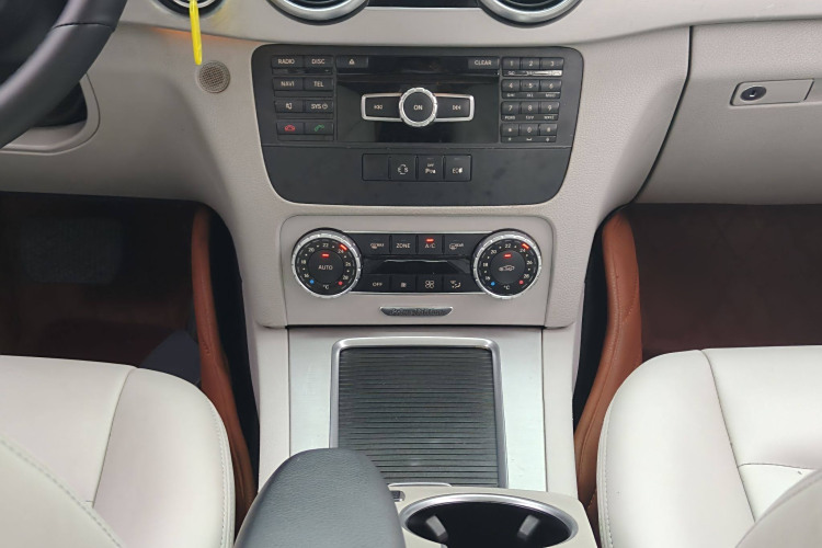 Mercedes-Benz GLK Class 2015 car image #22