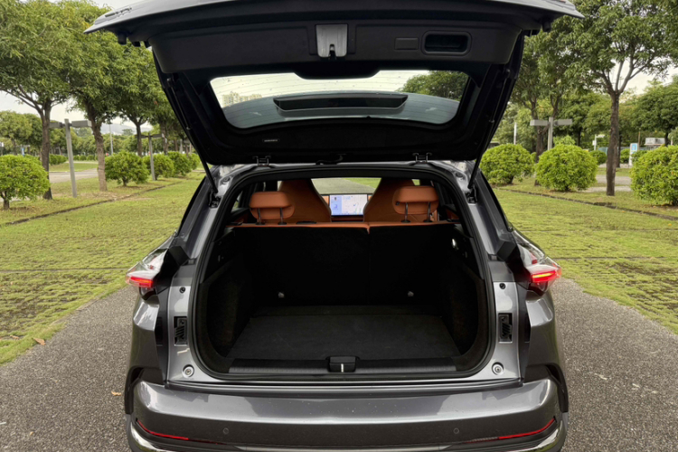 哪吒汽车 哪吒X 2024 #22 哪吒汽车 哪吒X 2024 汽车图片 #22