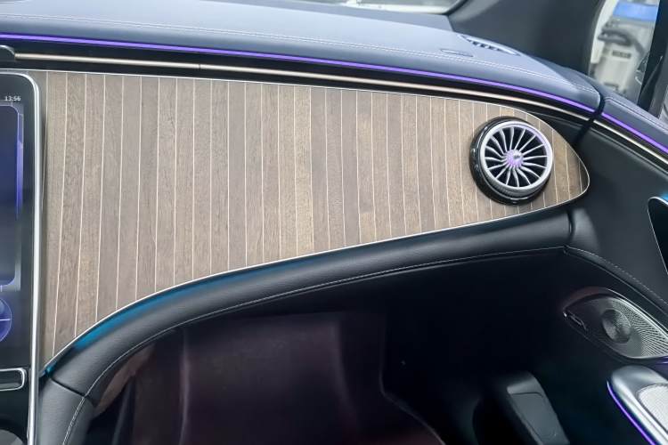 Mercedes-Benz EQE Class 2023 car image #22