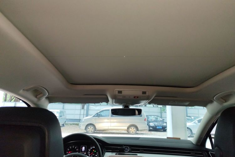 Volkswagen Passat Variant 2018 immagine di auto #22