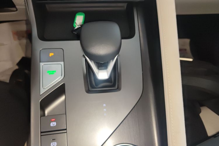 Roewe D5X DMH 2025 car image #22