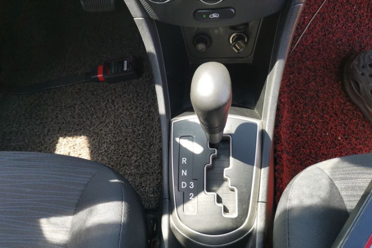 Hyundai Reina Hatchback 2015 car image #22