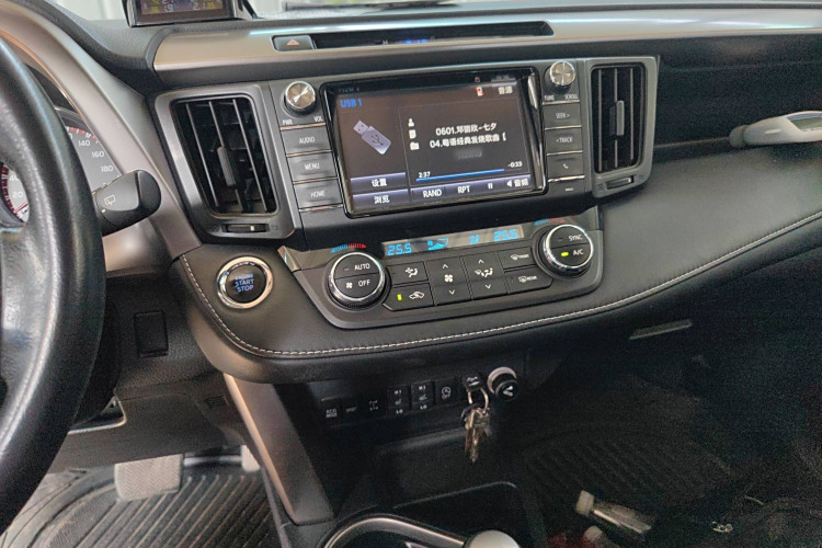 Toyota RAV4 (Imported) 2017 #22 Toyota RAV4 (Imported) 2017 immagine di auto #22